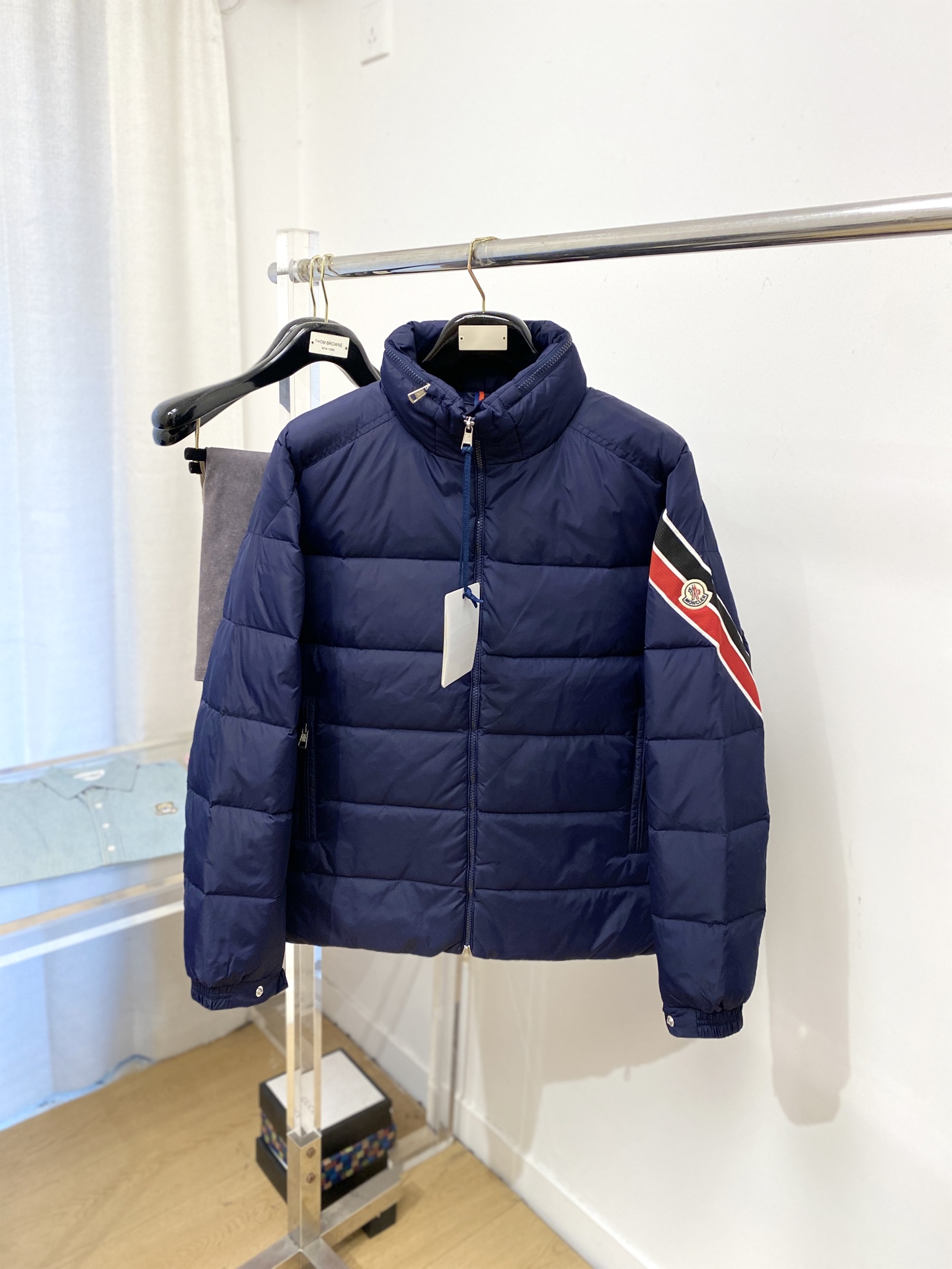 NO:651300,Meng Mouth, the latest 2025 men's lightweight down jacket, the fabric is soft and comfortable.  The upper body shape is awesome.  zipper.  The accessories are all custom-supplied and imported fabrics, which are light and comfortable, warm and stylish, simple and elegant!  Lightweight and warm, the best choice to keep out the cold in autumn and winter. Size M-3XL, Moncler, down jacket, alexander wang19860909蒙口、2025最新款男士轻薄羽绒服、面料柔软舒适 ．上身版型超赞 ．拉链．辅料都是客供 、进口面料,轻便舒适,保暖有型、简单大方款式！轻便保暖、秋冬御寒的最佳选择 码数M-3XL,,Moncler,down jacket,alexander wang,Men's clothing