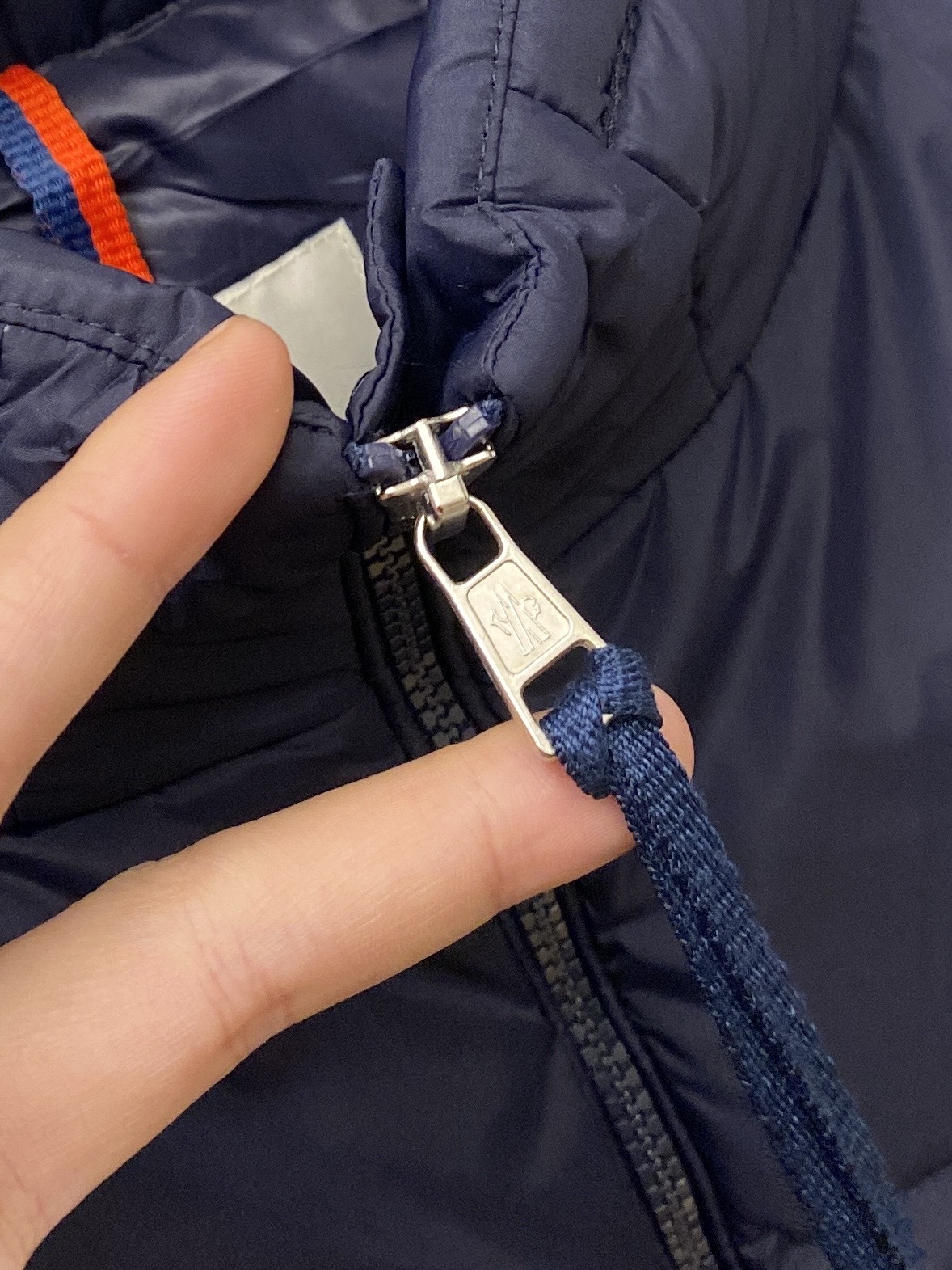 蒙口、2025最新款男士轻薄羽绒服、面料柔软舒适 ．上身版型超赞 ．拉链．辅料都是客供 、进口面料，轻便