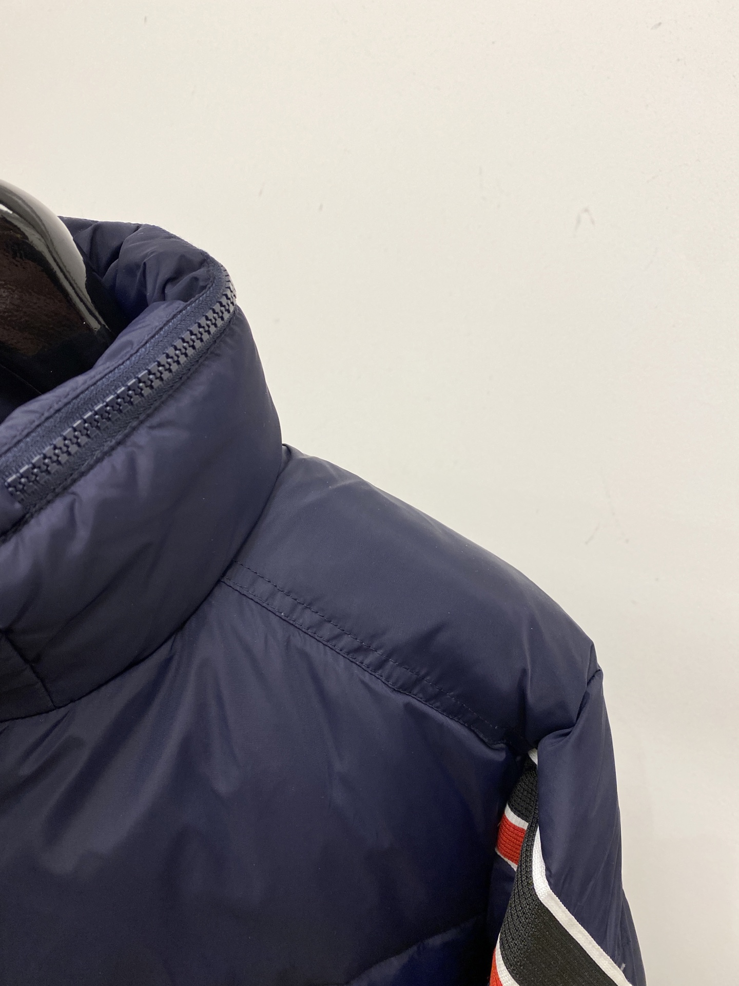 蒙口、2025最新款男士轻薄羽绒服、面料柔软舒适 ．上身版型超赞 ．拉链．辅料都是客供 、进口面料，轻便