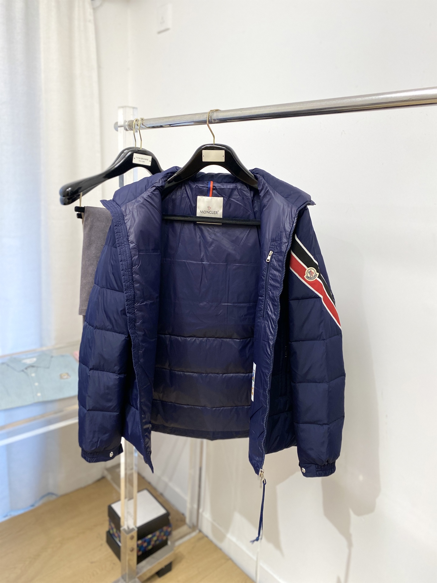 蒙口、2025最新款男士轻薄羽绒服、面料柔软舒适 ．上身版型超赞 ．拉链．辅料都是客供 、进口面料，轻便