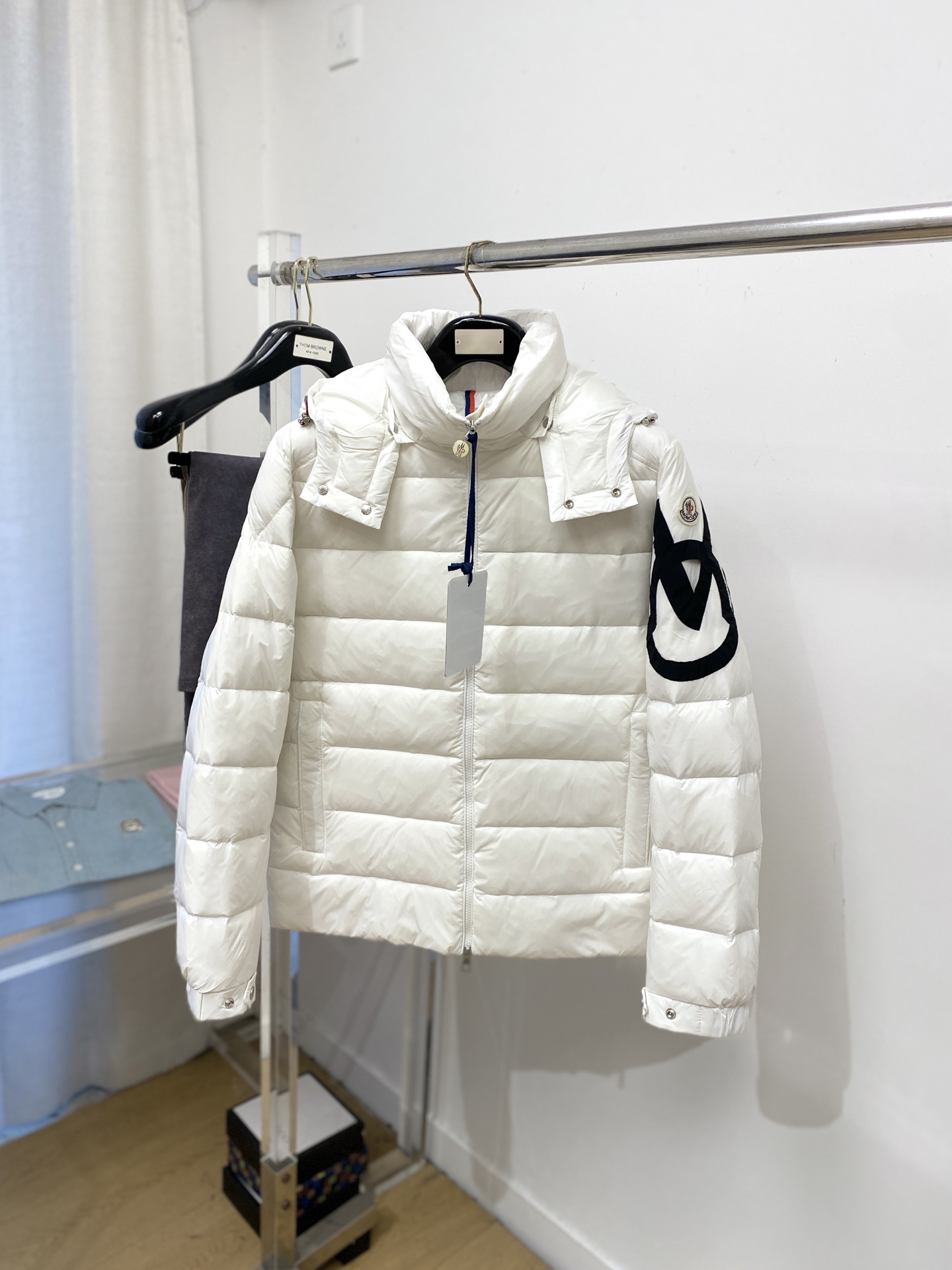 NO:624293,Meng Mouth, the latest 2025 men's lightweight down jacket, the fabric is soft and comfortable.  The upper body shape is awesome.  zipper.  The accessories are all custom-supplied and imported fabrics, which are light and comfortable, warm and stylish, simple and elegant!  Lightweight and warm, the best choice to keep out the cold in autumn and winter. Size M-3XL, Moncler, down jacket, alexander wang19860909蒙口、2025最新款男士轻薄羽绒服、面料柔软舒适 ．上身版型超赞 ．拉链．辅料都是客供 、进口面料,轻便舒适,保暖有型、简单大方款式！轻便保暖、秋冬御寒的最佳选择 码数M-3XL,,Moncler,down jacket,alexander wang,Men's clothing