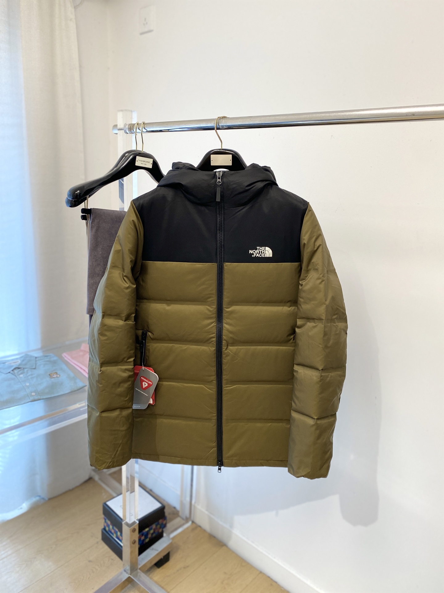 NO:651305,Beifang, the latest 2025 mid-length men's lightweight down jacket, the fabric is soft and comfortable.  The upper body shape is awesome.  zipper.  The accessories are all custom-supplied and imported fabrics, which are light and comfortable, warm and stylish, simple and elegant!  Lightweight and warm, the best choice to keep out the cold in autumn and winter. Size M-3XL,,The North Face,down jacket,alexander wang19860909北面、2025最新款中长款男士轻薄羽绒服、面料柔软舒适 ．上身版型超赞 ．拉链．辅料都是客供 、进口面料,轻便舒适,保暖有型、简单大方款式！轻便保暖、秋冬御寒的最佳选择 码数M-3XL,,The North Face,down jacket,alexander wang,Men's clothing