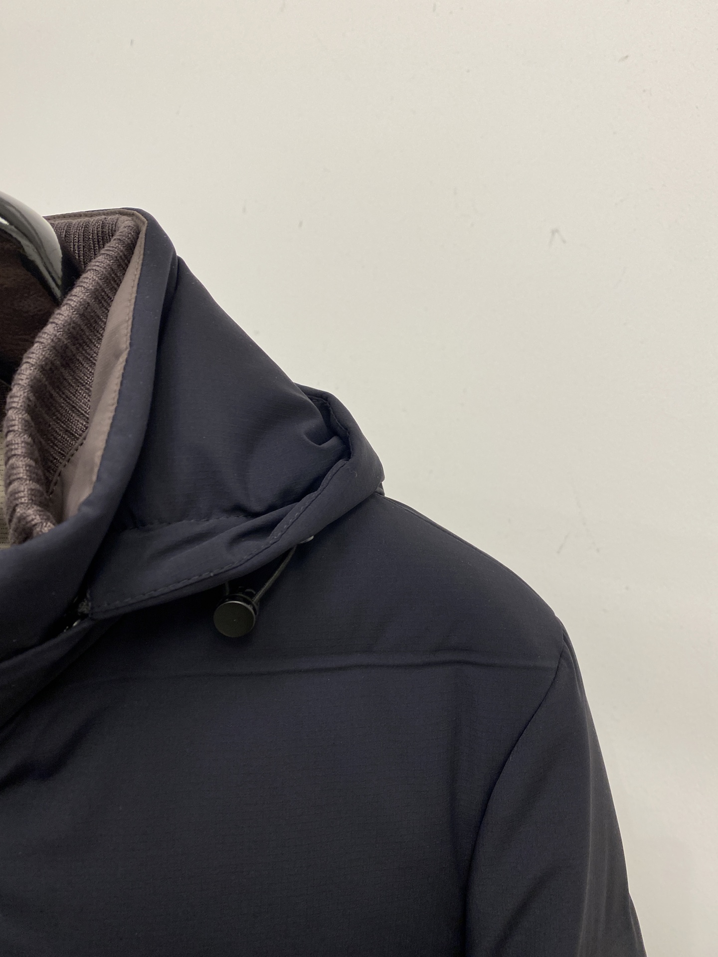 普拉达、2025最新款男士轻薄羽绒服、面料柔软舒适 ．上身版型超赞 ．拉链．辅料都是客供 、进口面料，轻