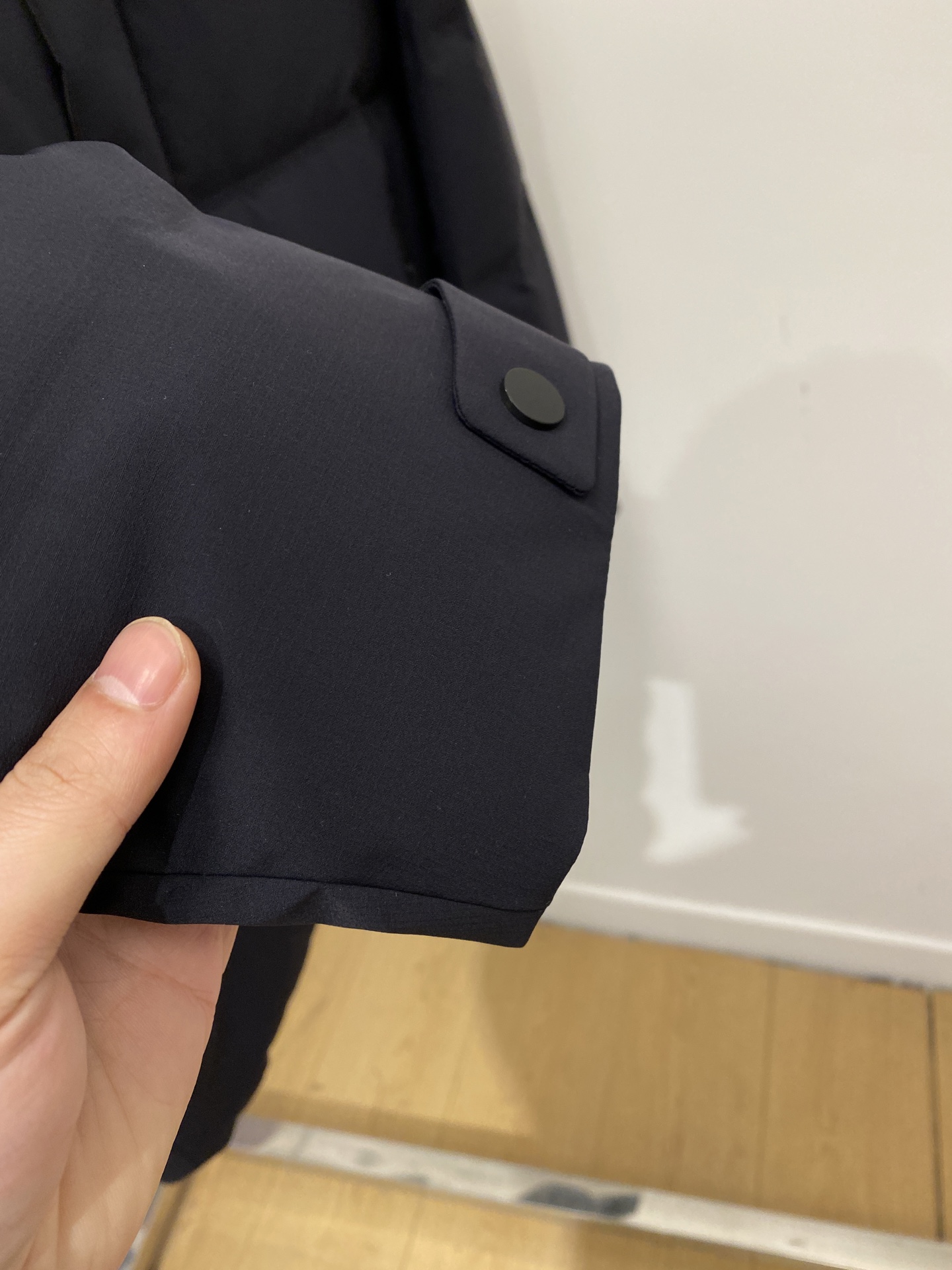 普拉达、2025最新款男士轻薄羽绒服、面料柔软舒适 ．上身版型超赞 ．拉链．辅料都是客供 、进口面料，轻