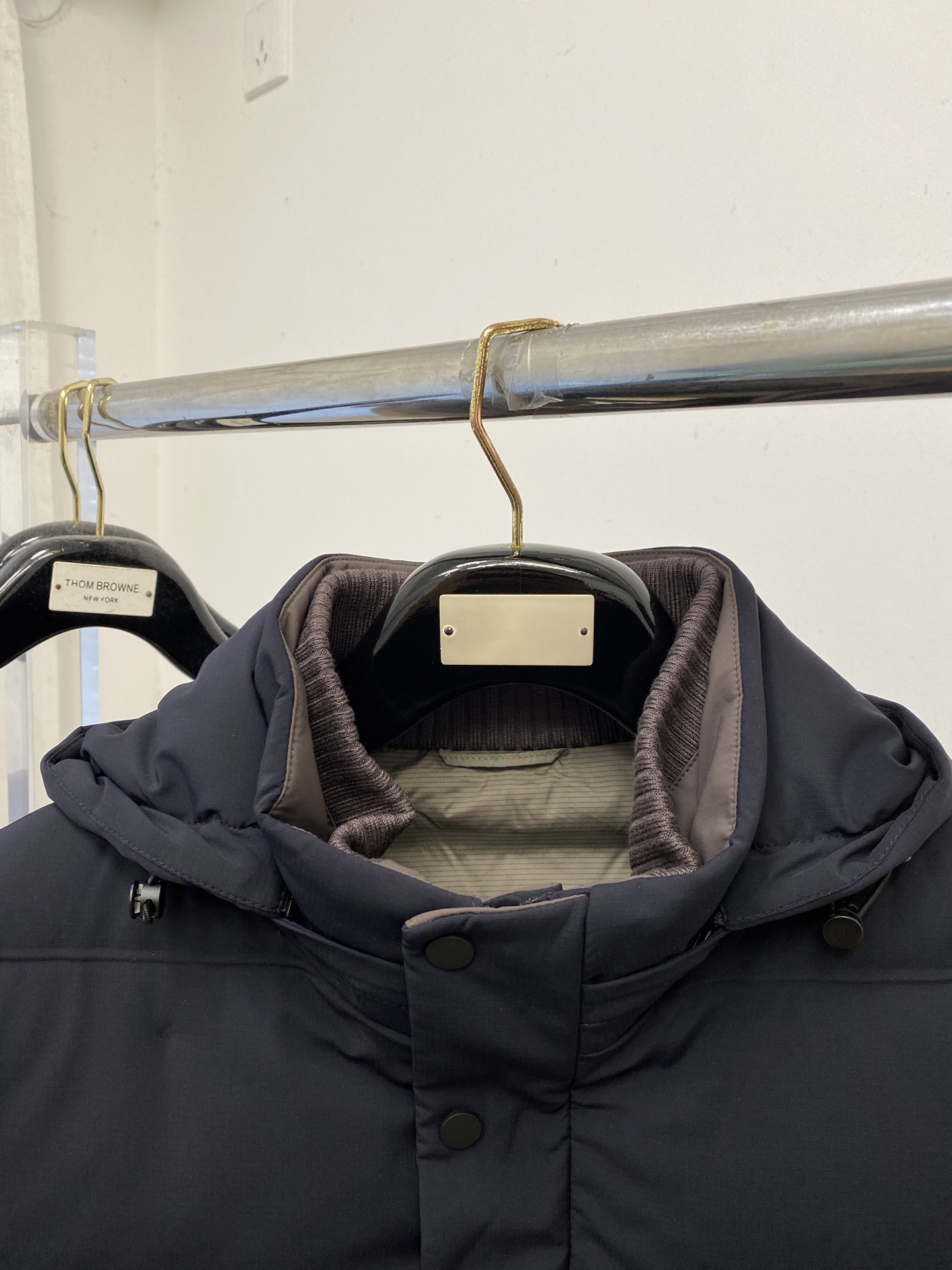 普拉达、2025最新款男士轻薄羽绒服、面料柔软舒适 ．上身版型超赞 ．拉链．辅料都是客供 、进口面料，轻