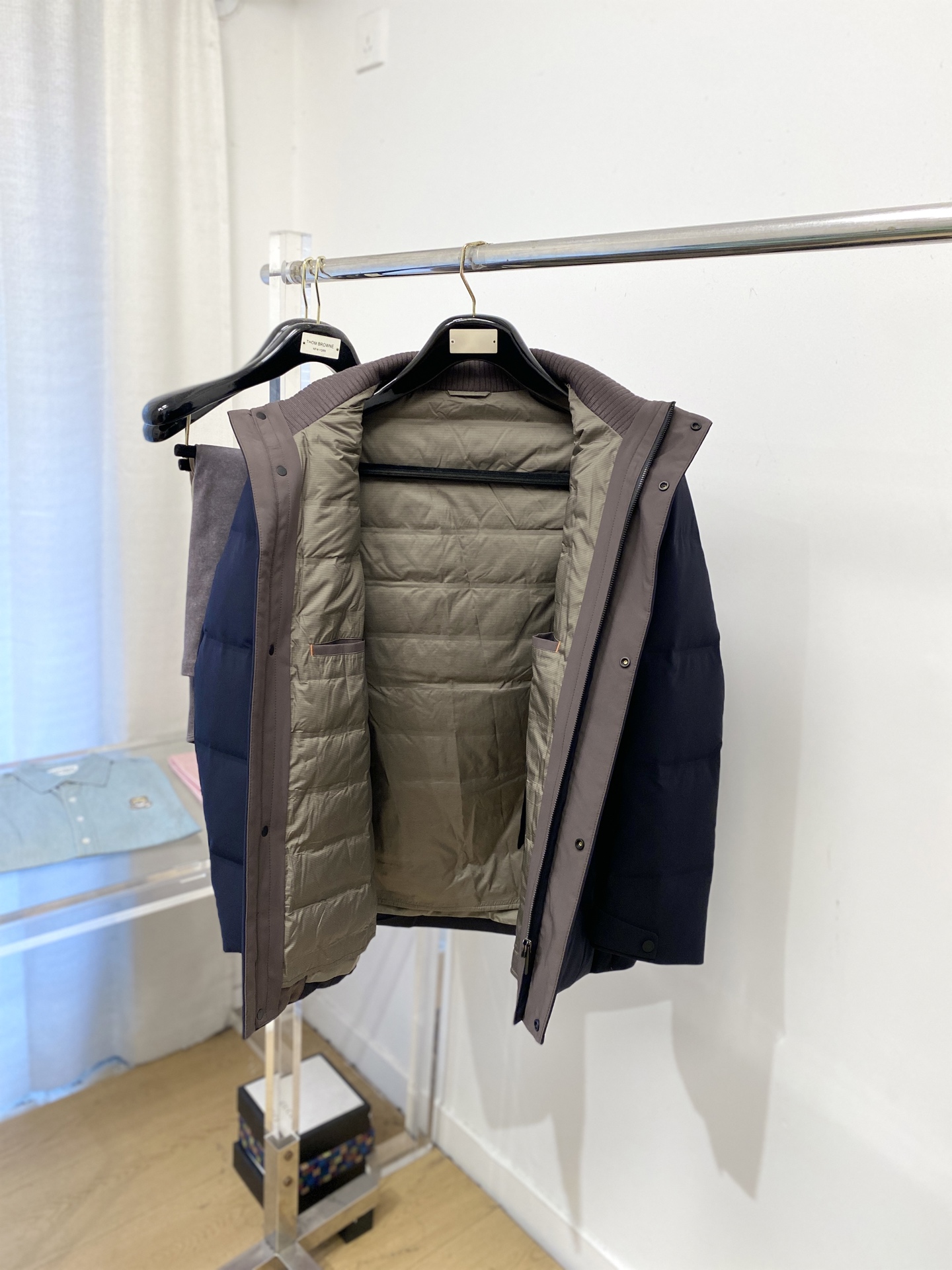 普拉达、2025最新款男士轻薄羽绒服、面料柔软舒适 ．上身版型超赞 ．拉链．辅料都是客供 、进口面料，轻