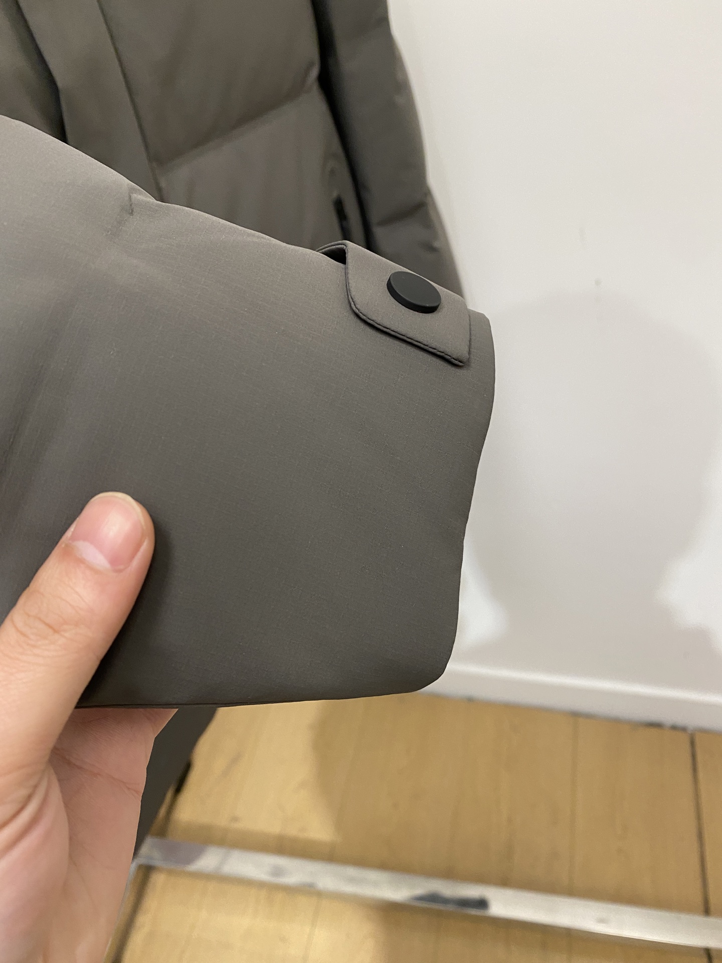 普拉达、2025最新款男士轻薄羽绒服、面料柔软舒适 ．上身版型超赞 ．拉链．辅料都是客供 、进口面料，轻