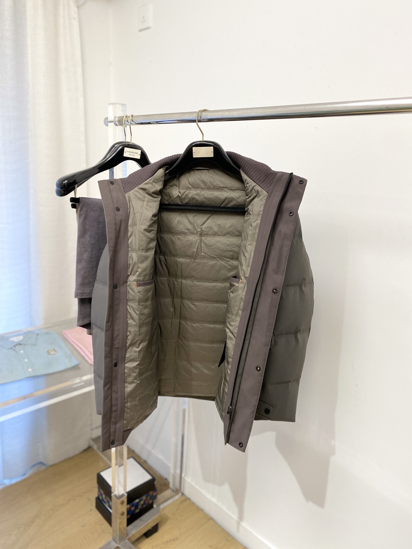 普拉达、2025最新款男士轻薄羽绒服、面料柔软舒适 ．上身版型超赞 ．拉链．辅料都是客供 、进口面料，轻