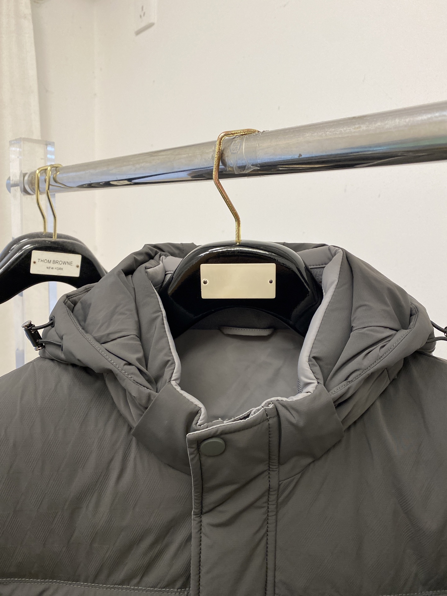 ￼ ￼ Brunello Cucinelli、2025最新款男士轻薄羽绒服、面料柔软舒适 ．上身版型超赞