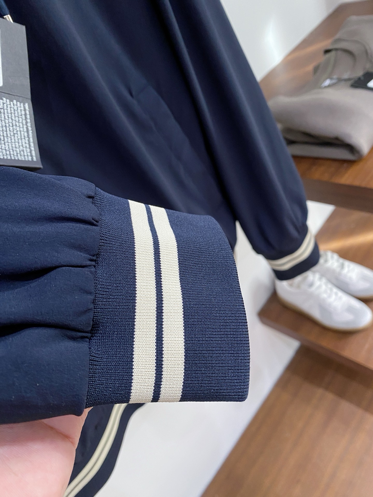 普拉达、2025新品夹克外套，时尚帅气，简约百搭款，胸前顶级印胶字母logo，定制原版面料，不仅挺括，保