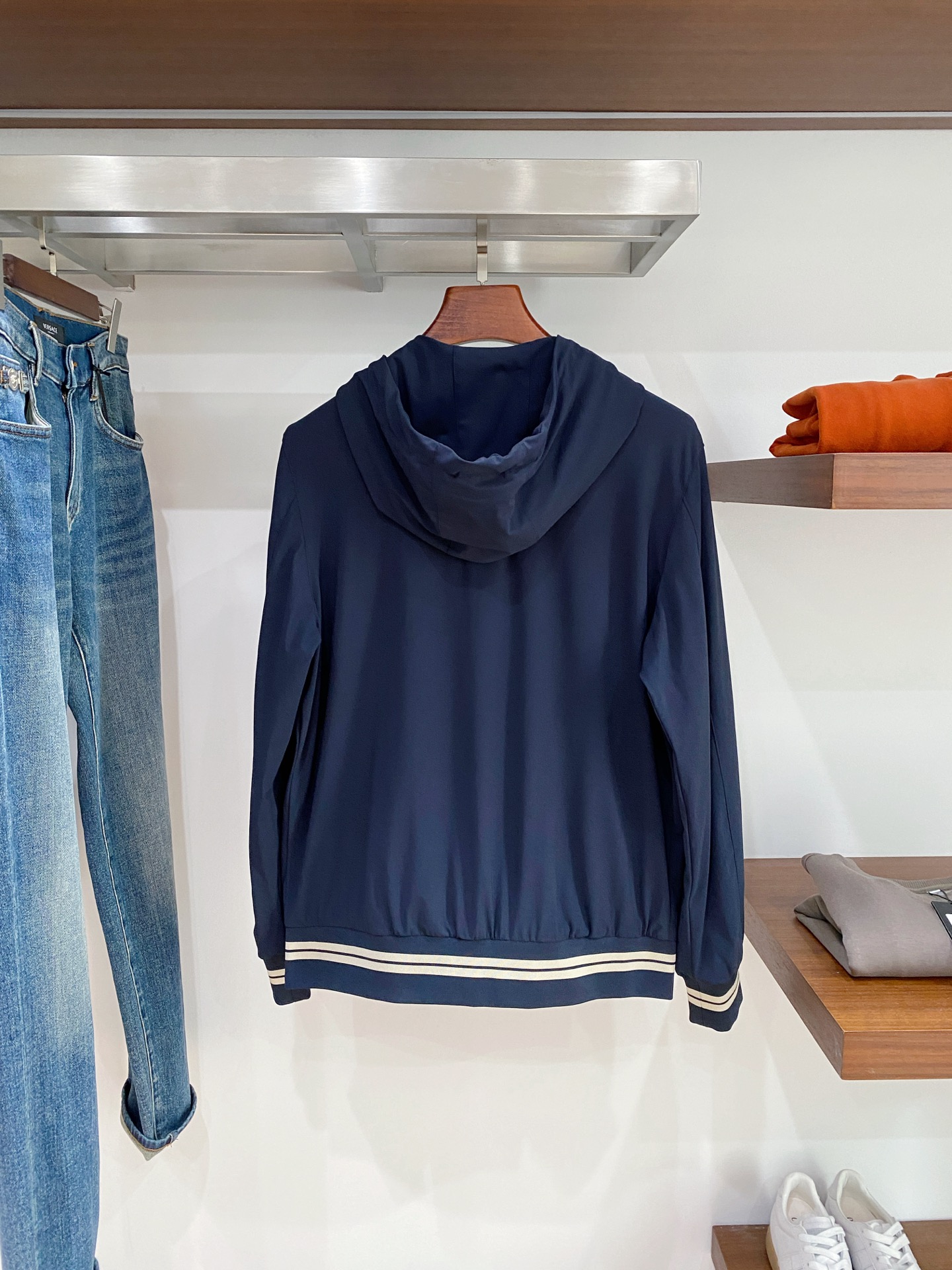 普拉达、2025新品夹克外套，时尚帅气，简约百搭款，胸前顶级印胶字母logo，定制原版面料，不仅挺括，保