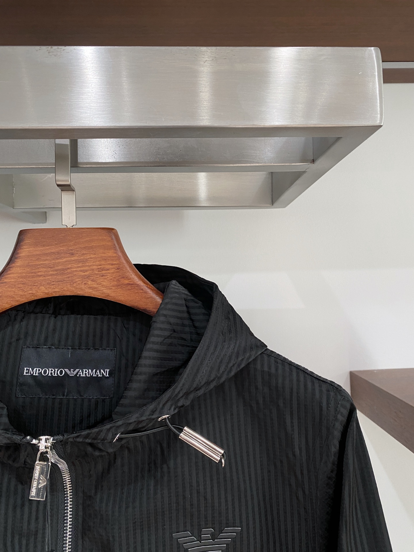阿玛尼、2025新品夹克外套，时尚帅气，简约百搭款，胸前顶级印胶图案logo，定制原版面料，不仅挺括，保