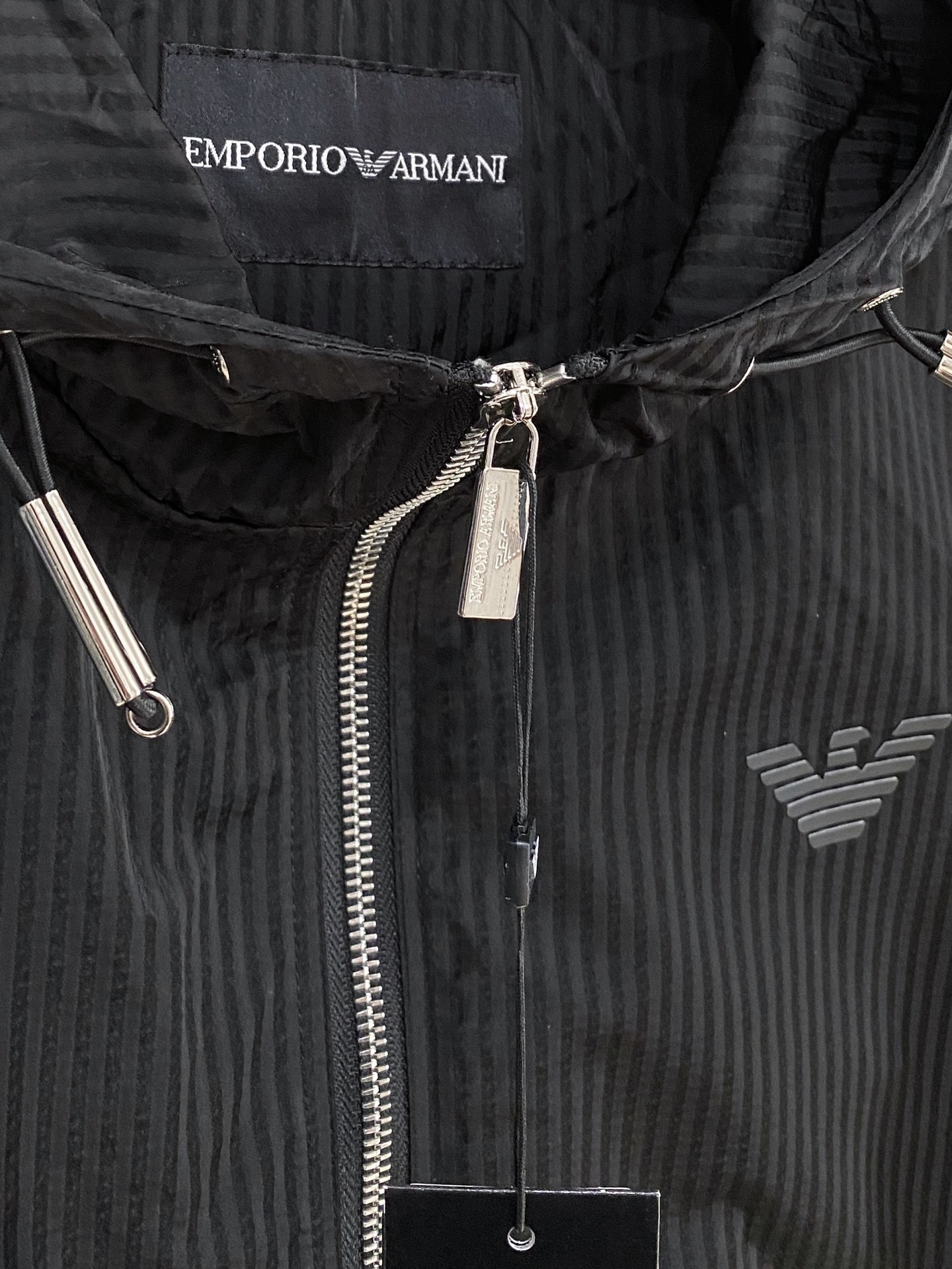 阿玛尼、2025新品夹克外套，时尚帅气，简约百搭款，胸前顶级印胶图案logo，定制原版面料，不仅挺括，保