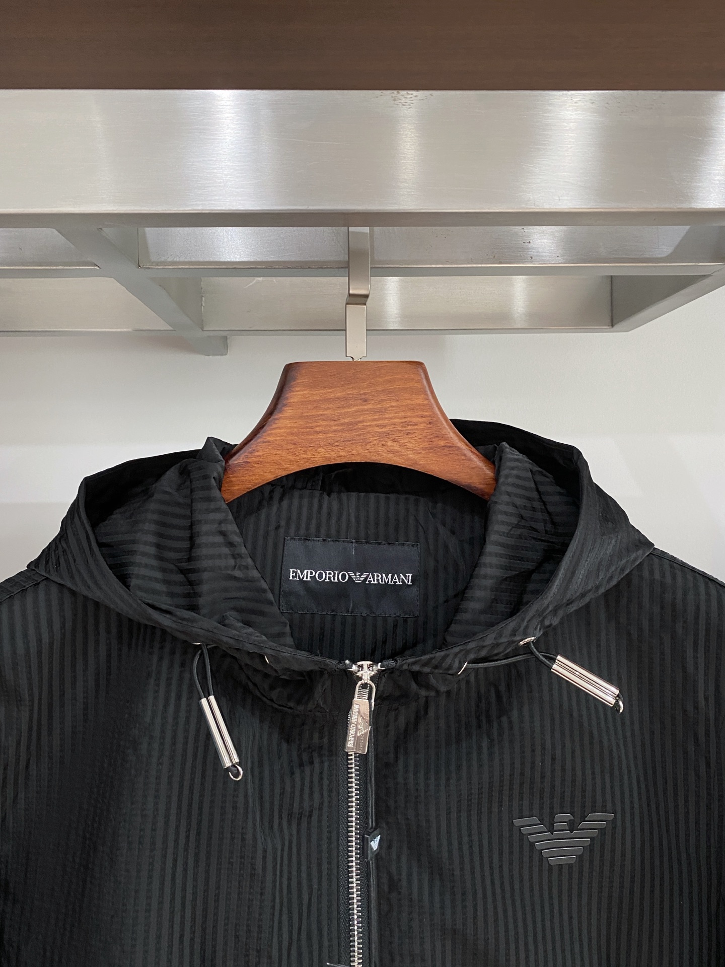 阿玛尼、2025新品夹克外套，时尚帅气，简约百搭款，胸前顶级印胶图案logo，定制原版面料，不仅挺括，保