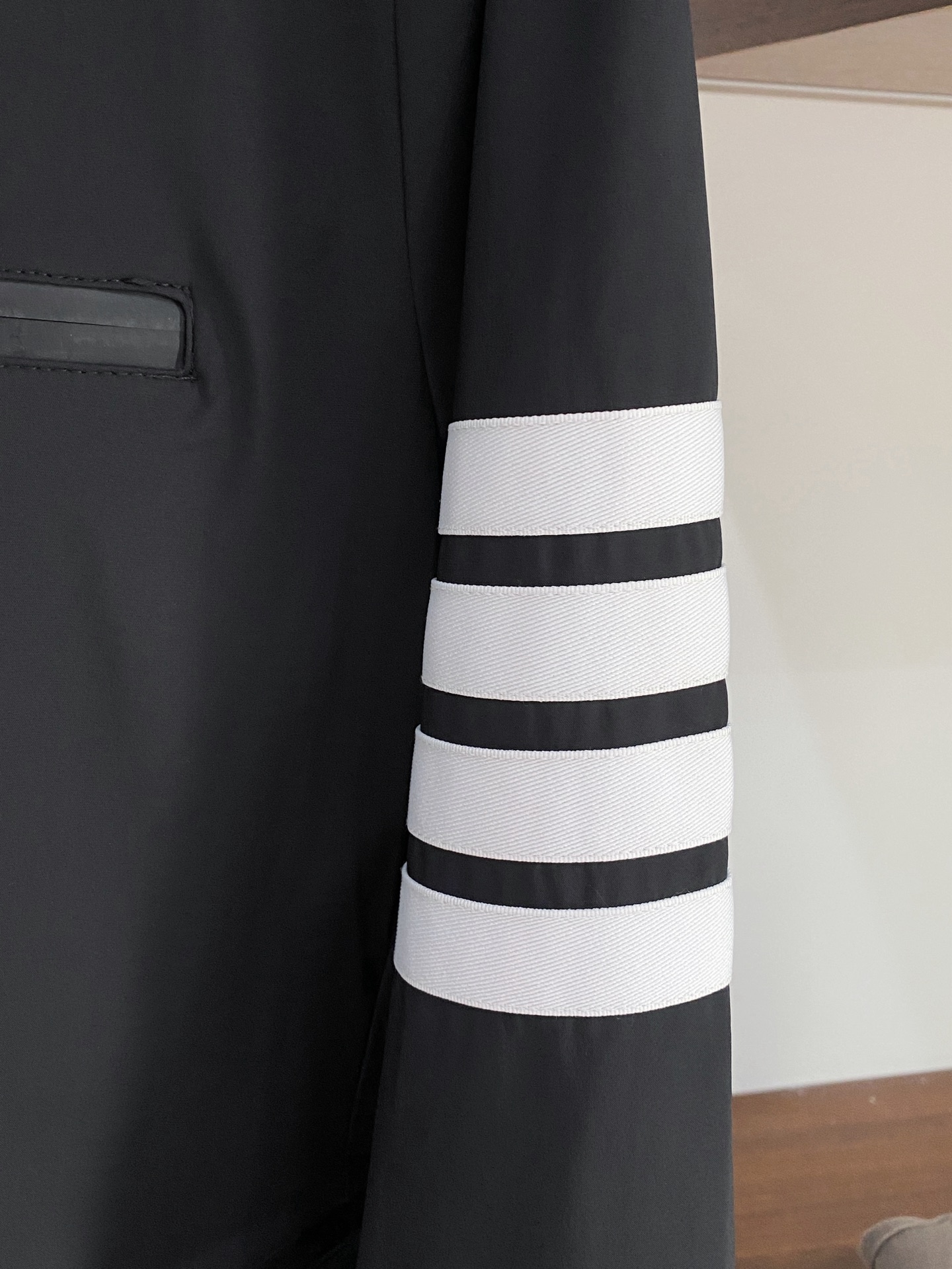 TB、2025新品夹克外套，时尚帅气，简约百搭款，袖口经典TB四道杠logo，定制原版面料，不仅挺括，保