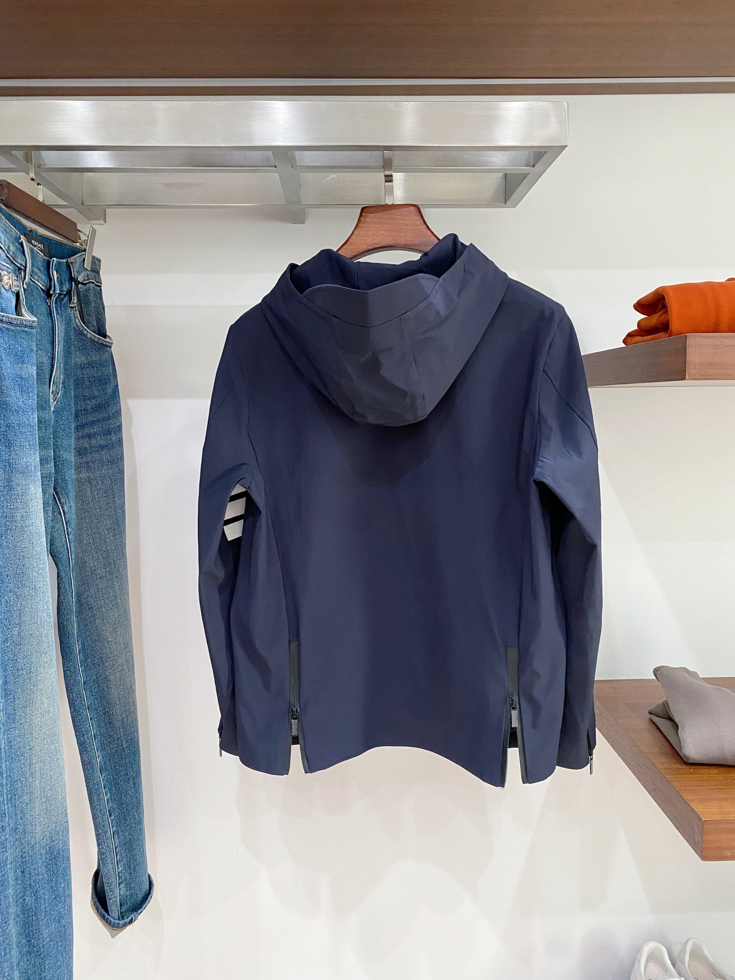 TB、2025新品夹克外套，时尚帅气，简约百搭款，袖口经典TB四道杠logo，定制原版面料，不仅挺括，保