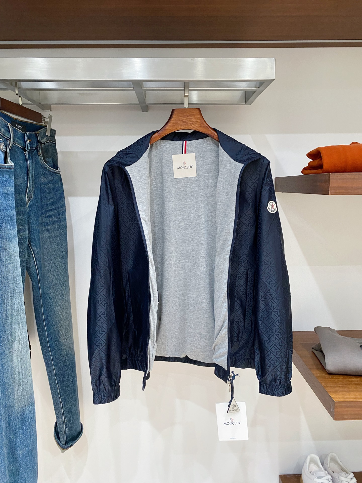 蒙口、2025新品夹克外套，时尚帅气，简约百搭款，袖口刺绣装饰图案logo，定制原版面料，不仅挺括，保持