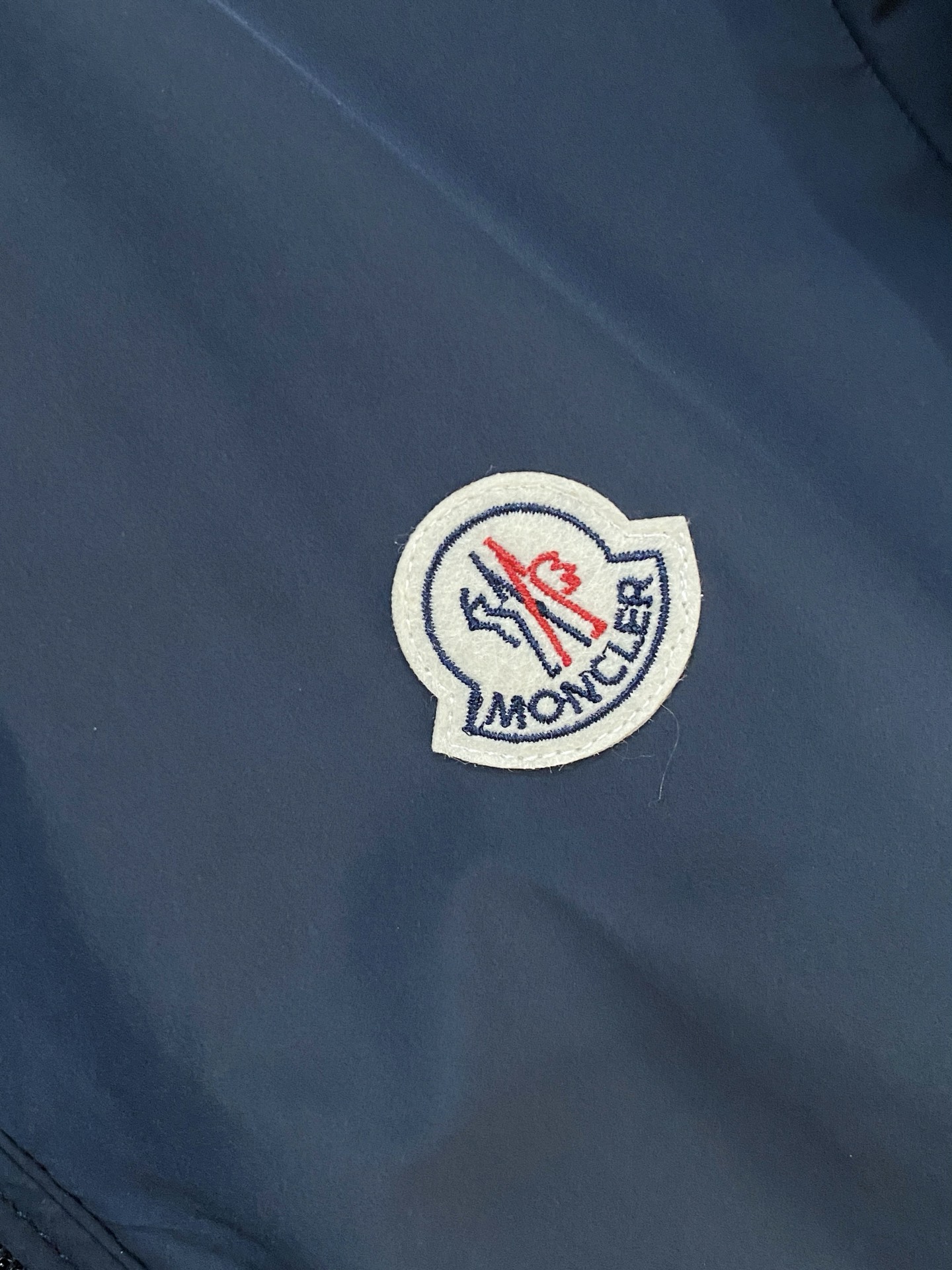 蒙口、2025新品夹克外套，时尚帅气，简约百搭款，胸前刺绣装饰图案logo，定制原版面料，不仅挺括，保持