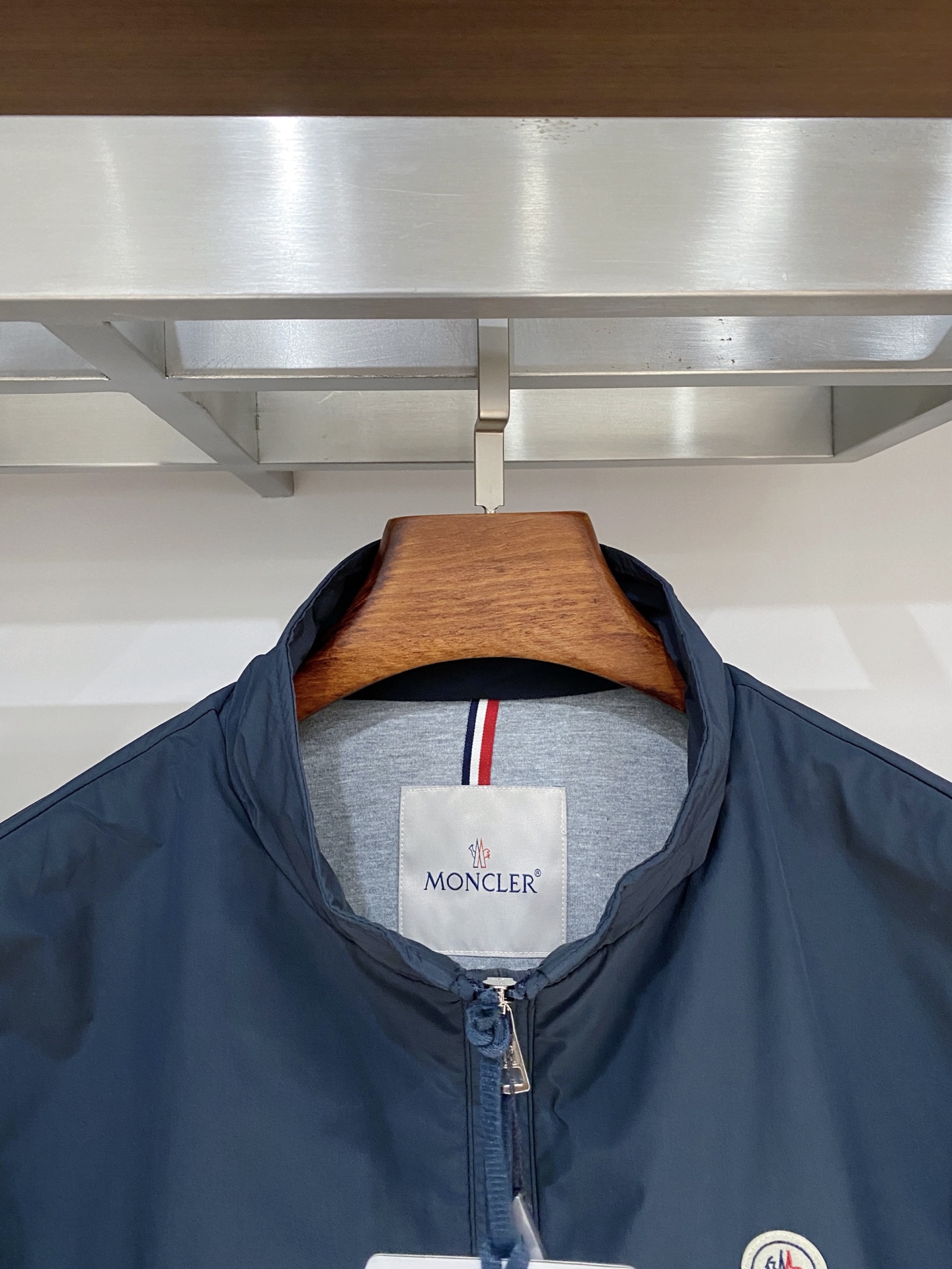 蒙口、2025新品夹克外套，时尚帅气，简约百搭款，胸前刺绣装饰图案logo，定制原版面料，不仅挺括，保持