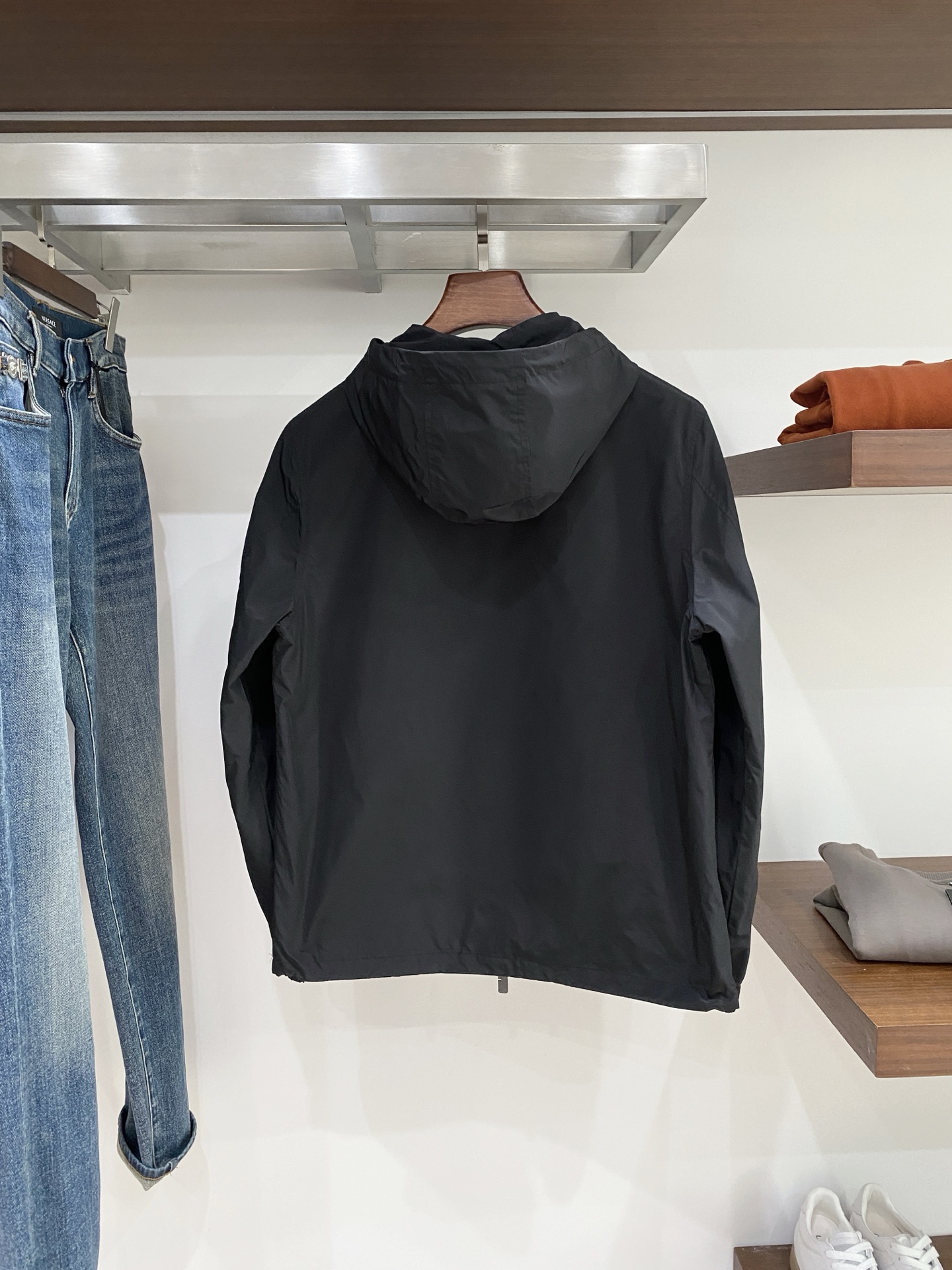 巴宝莉、2025新品夹克外套，时尚帅气，简约百搭款，衣下刺绣装饰图案logo，定制原版面料，不仅挺括，保