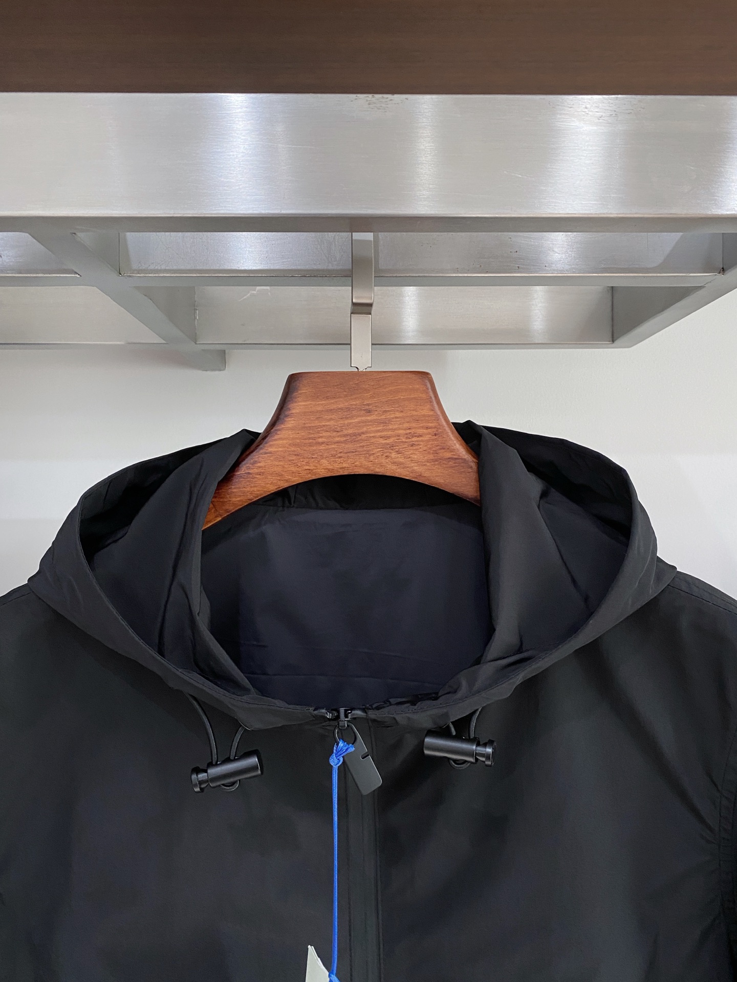 巴宝莉、2025新品夹克外套，时尚帅气，简约百搭款，衣下刺绣装饰图案logo，定制原版面料，不仅挺括，保