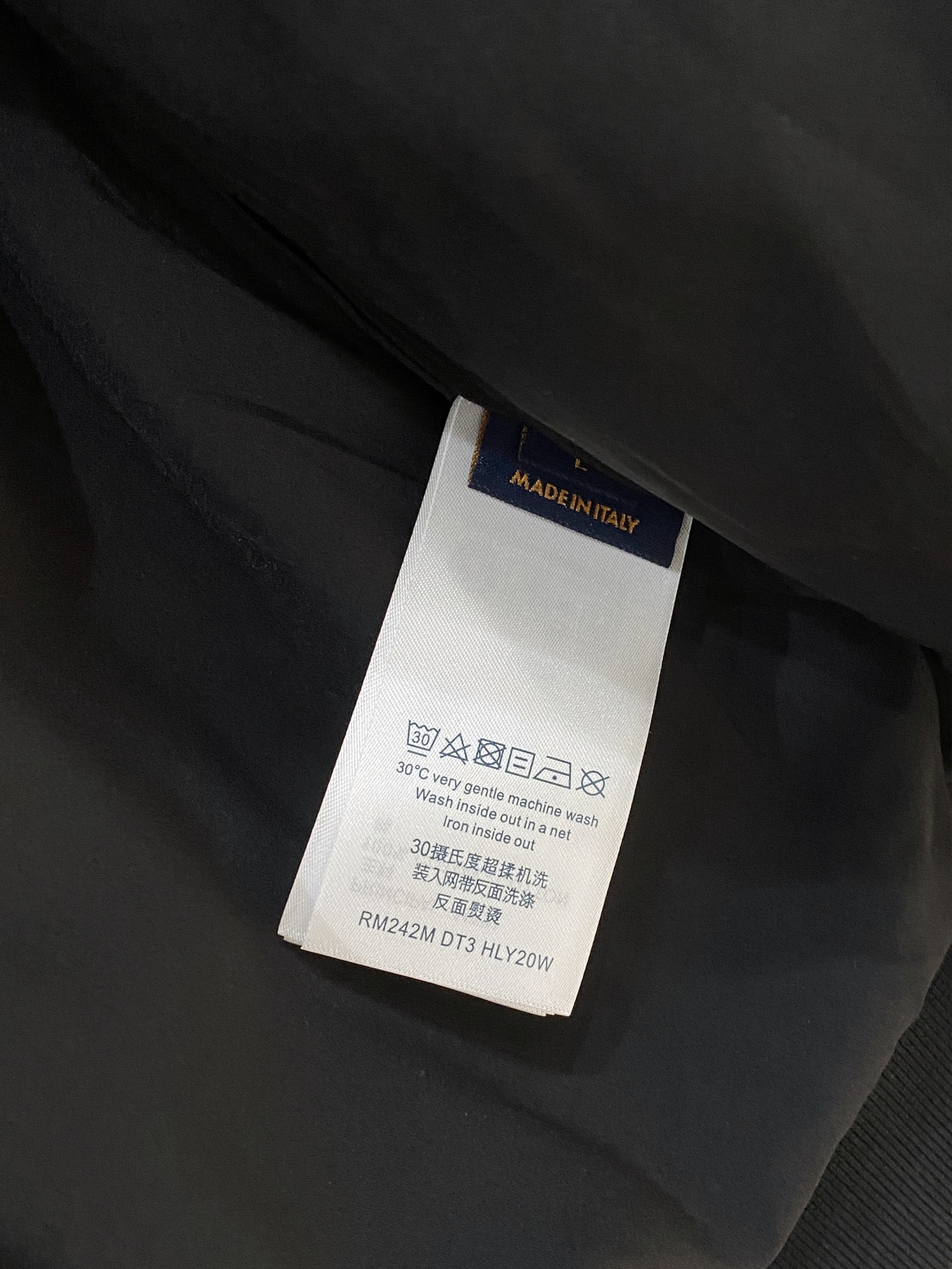 路易威登、2025新品卫衣外套，时尚帅气，简约百搭款，胸前精致刺绣字母logo，定制原版面料，不仅挺括，