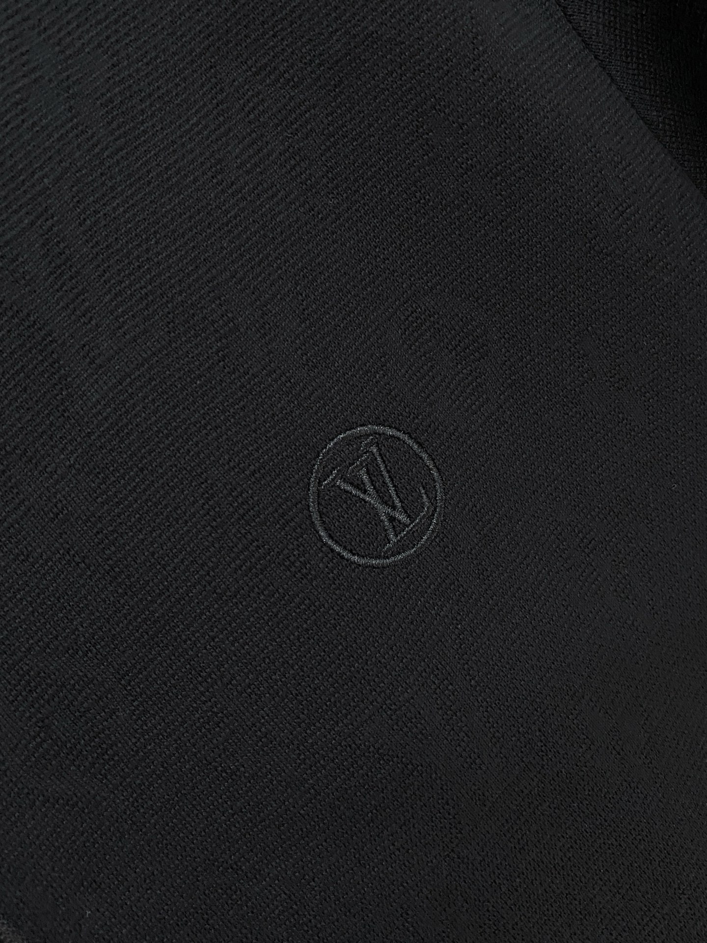 路易威登、2025新品卫衣外套，时尚帅气，简约百搭款，胸前精致刺绣字母logo，定制原版面料，不仅挺括，