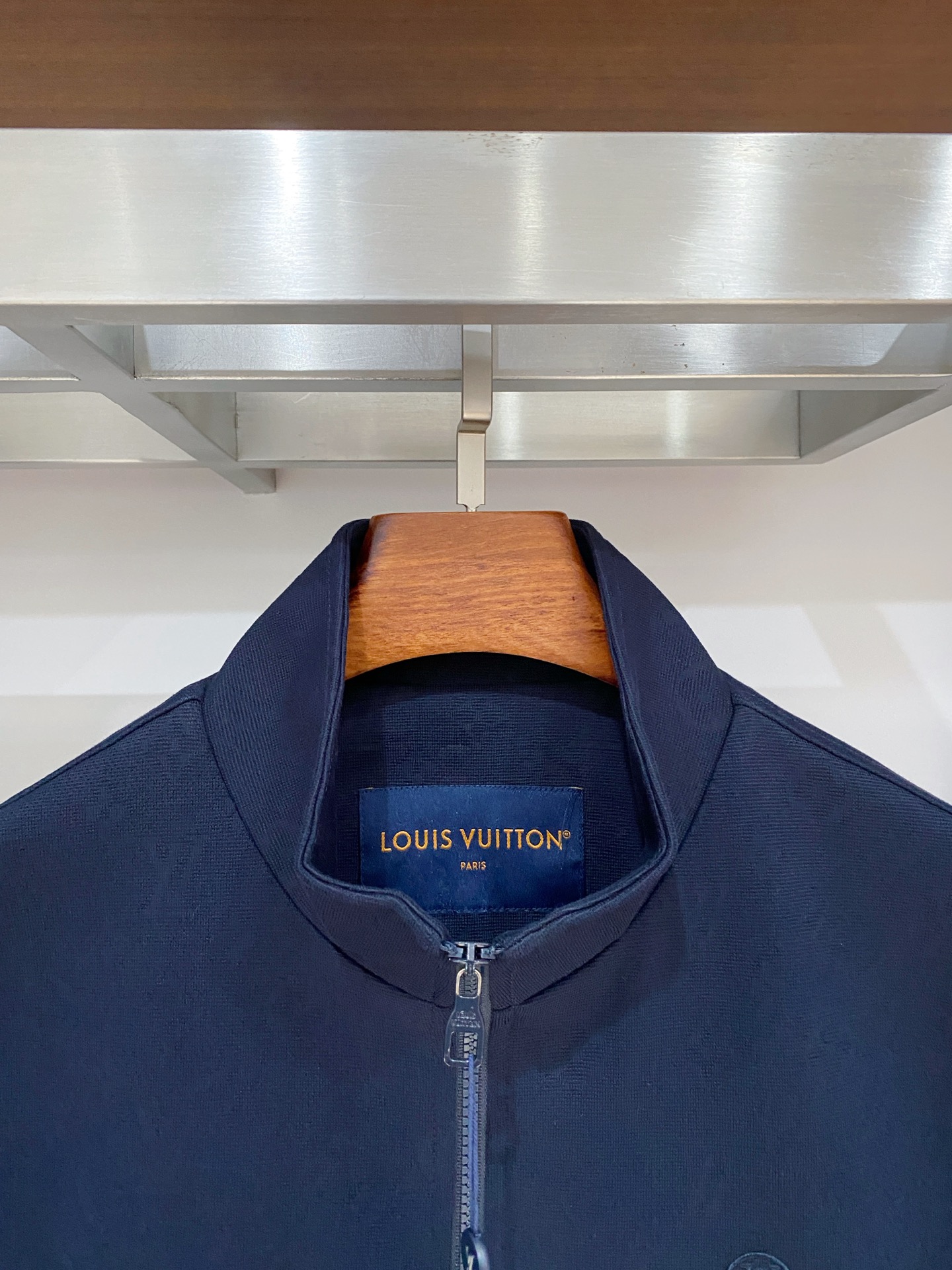 路易威登、2025新品卫衣外套，时尚帅气，简约百搭款，胸前精致刺绣字母logo，定制原版面料，不仅挺括，