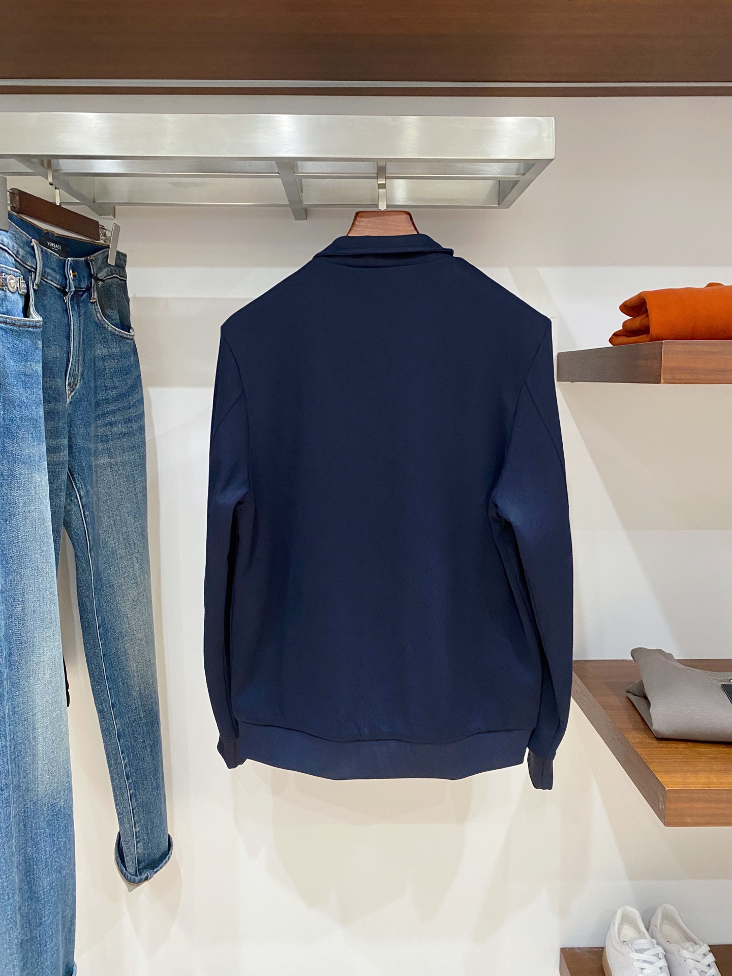 路易威登、2025新品卫衣外套，时尚帅气，简约百搭款，胸前精致刺绣字母logo，定制原版面料，不仅挺括，