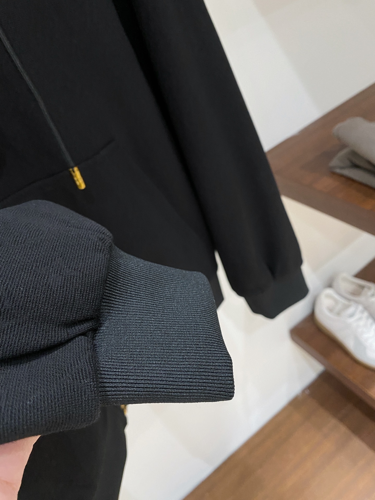 路易威登、2025新品卫衣外套，时尚帅气，简约百搭款，胸前精致刺绣字母logo，定制原版面料，不仅挺括，