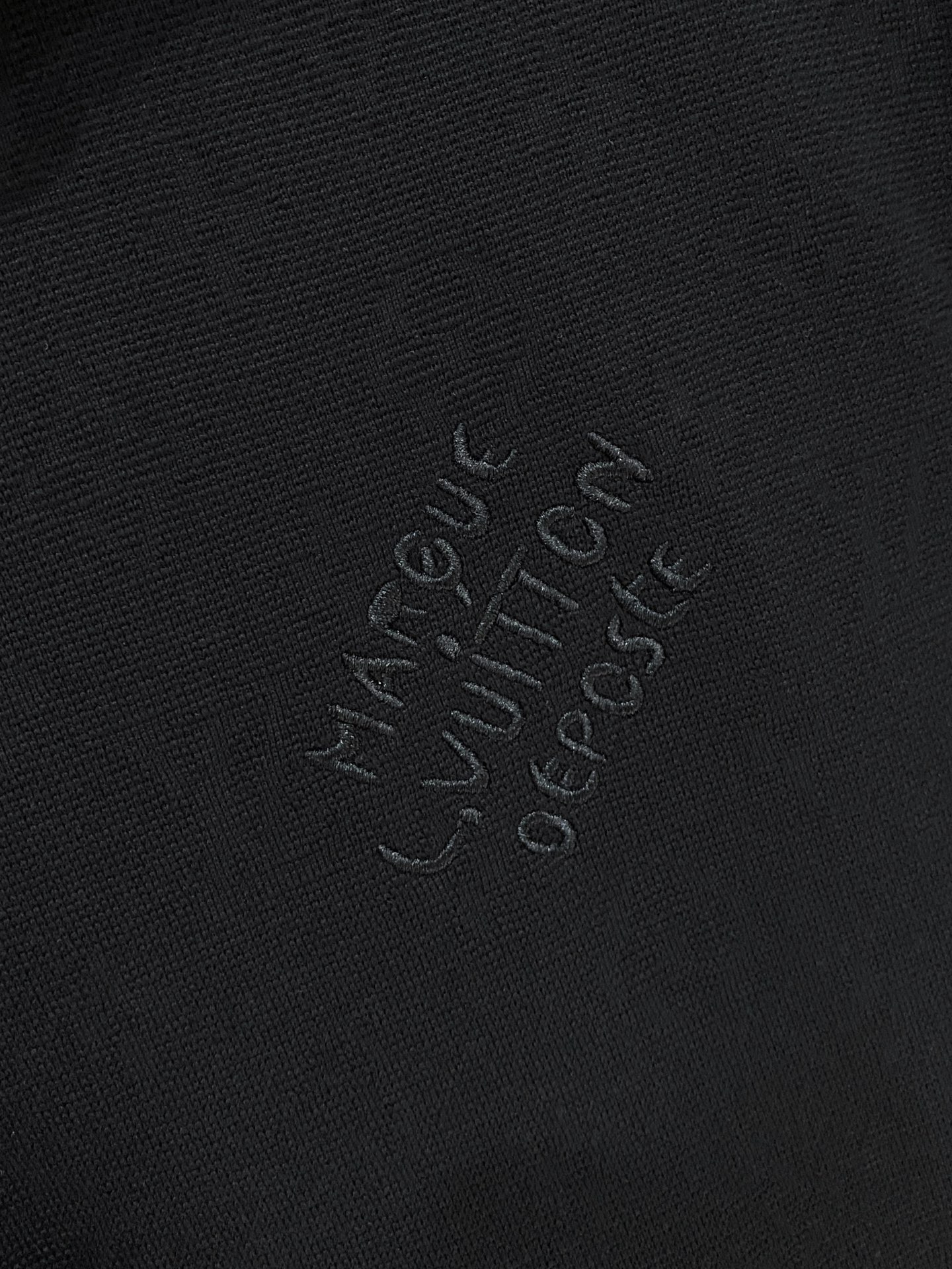 路易威登、2025新品卫衣外套，时尚帅气，简约百搭款，胸前精致刺绣字母logo，定制原版面料，不仅挺括，