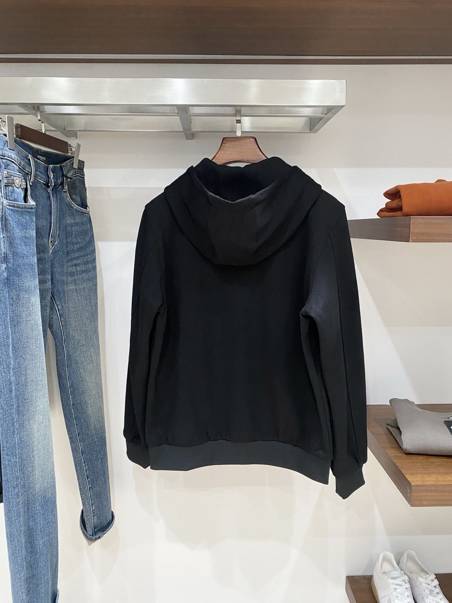 路易威登、2025新品卫衣外套，时尚帅气，简约百搭款，胸前精致刺绣字母logo，定制原版面料，不仅挺括，