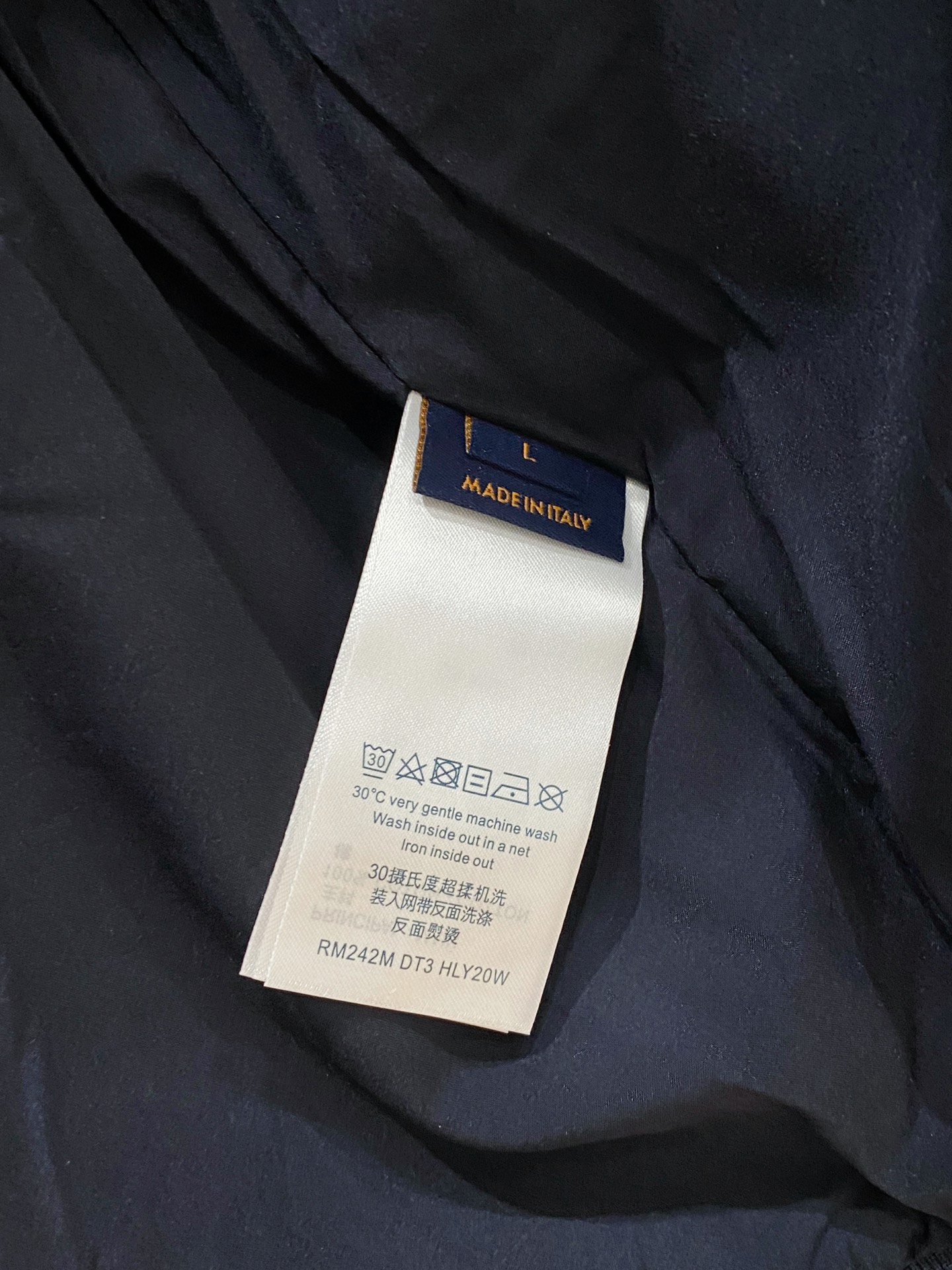 路易威登、2025新品卫衣外套，时尚帅气，简约百搭款，胸前精致刺绣字母logo，定制原版面料，不仅挺括，