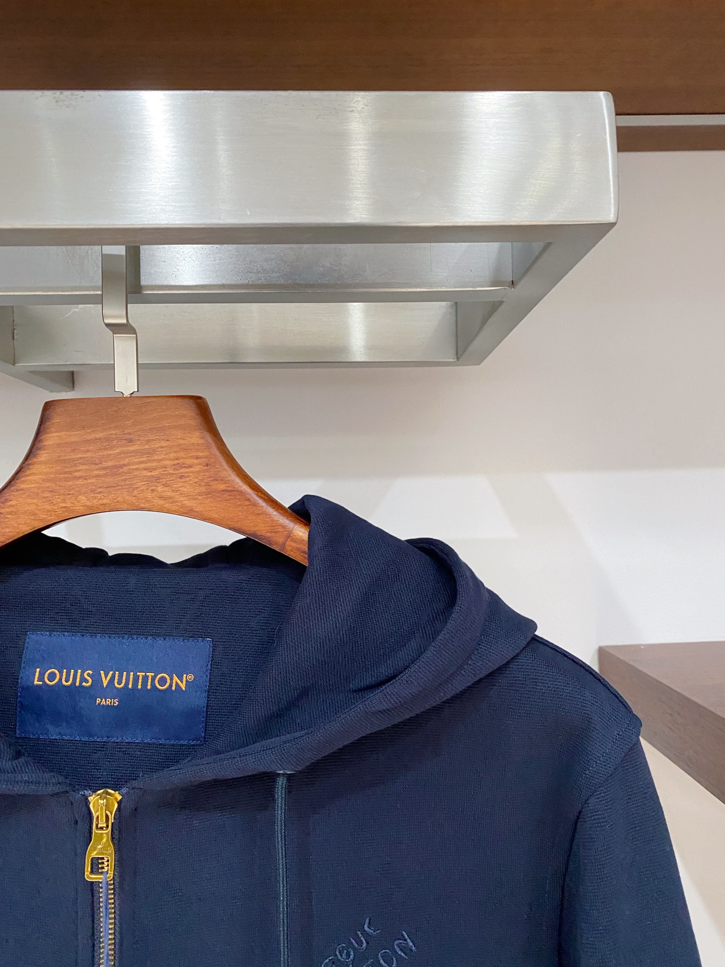 路易威登、2025新品卫衣外套，时尚帅气，简约百搭款，胸前精致刺绣字母logo，定制原版面料，不仅挺括，