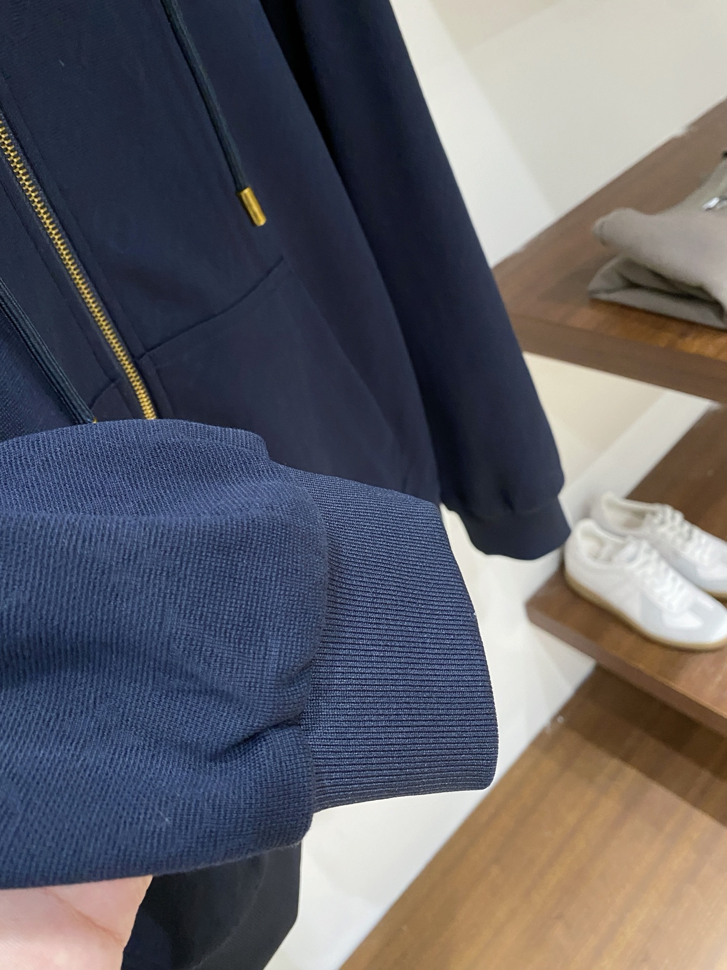 路易威登、2025新品卫衣外套，时尚帅气，简约百搭款，胸前精致刺绣字母logo，定制原版面料，不仅挺括，