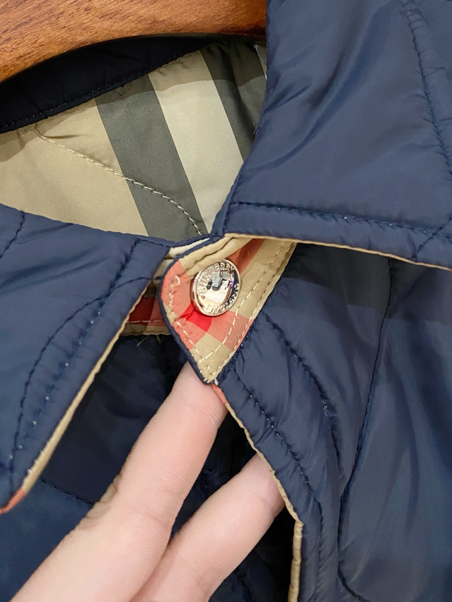 巴宝莉、2025新品夹克棉外套，时尚帅气，简约百搭款，原版五金辅料logo，定制原版面料，不仅挺括，保持