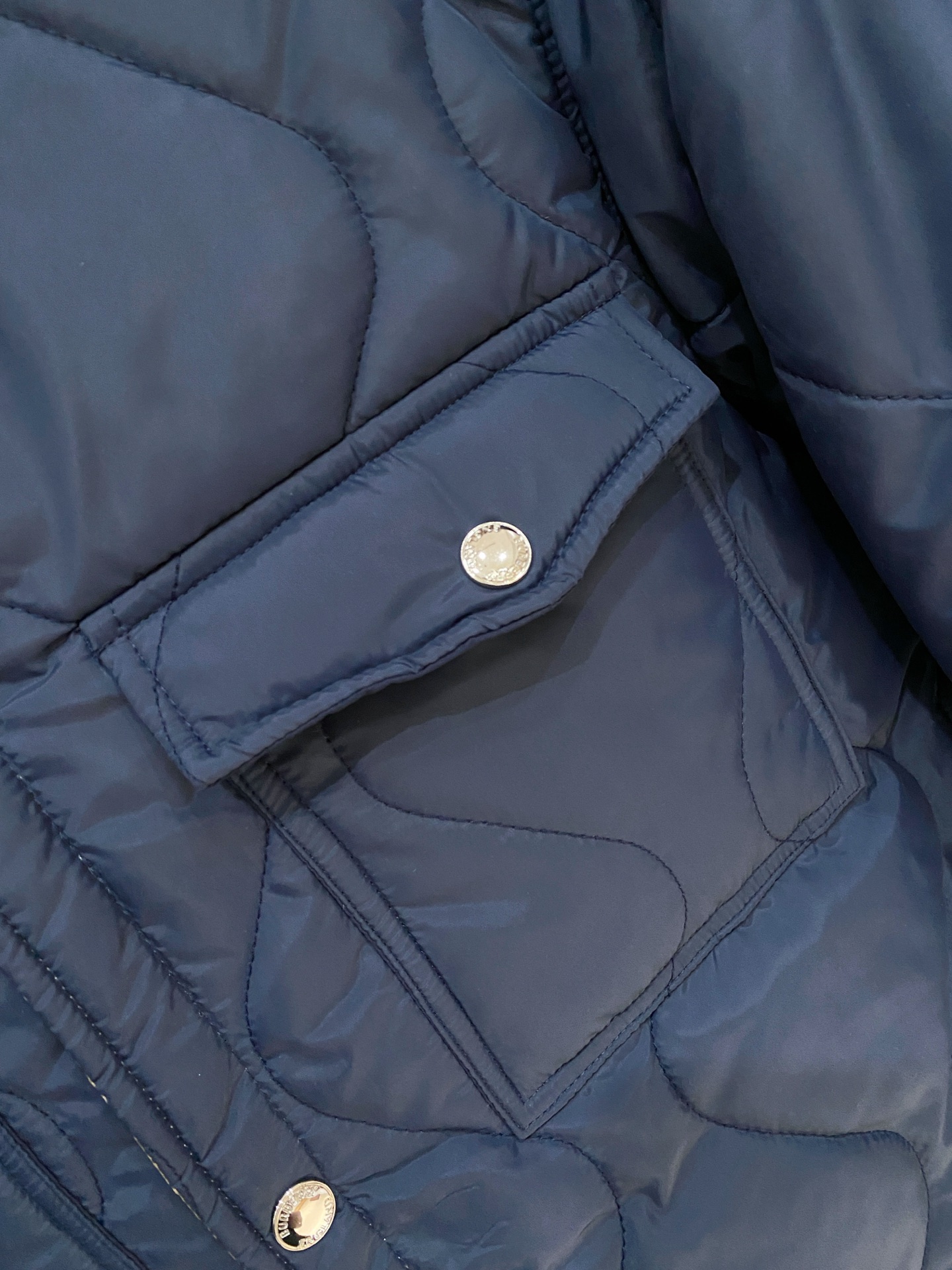 巴宝莉、2025新品夹克棉外套，时尚帅气，简约百搭款，原版五金辅料logo，定制原版面料，不仅挺括，保持