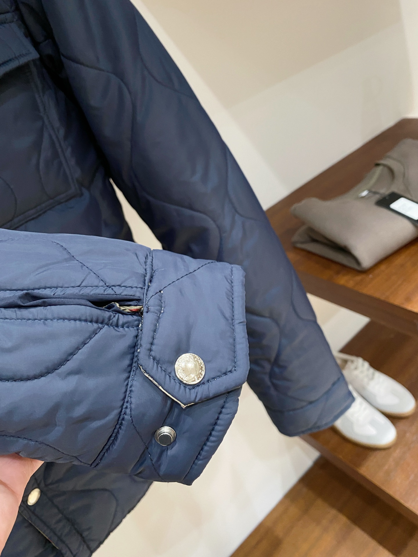 巴宝莉、2025新品夹克棉外套，时尚帅气，简约百搭款，原版五金辅料logo，定制原版面料，不仅挺括，保持