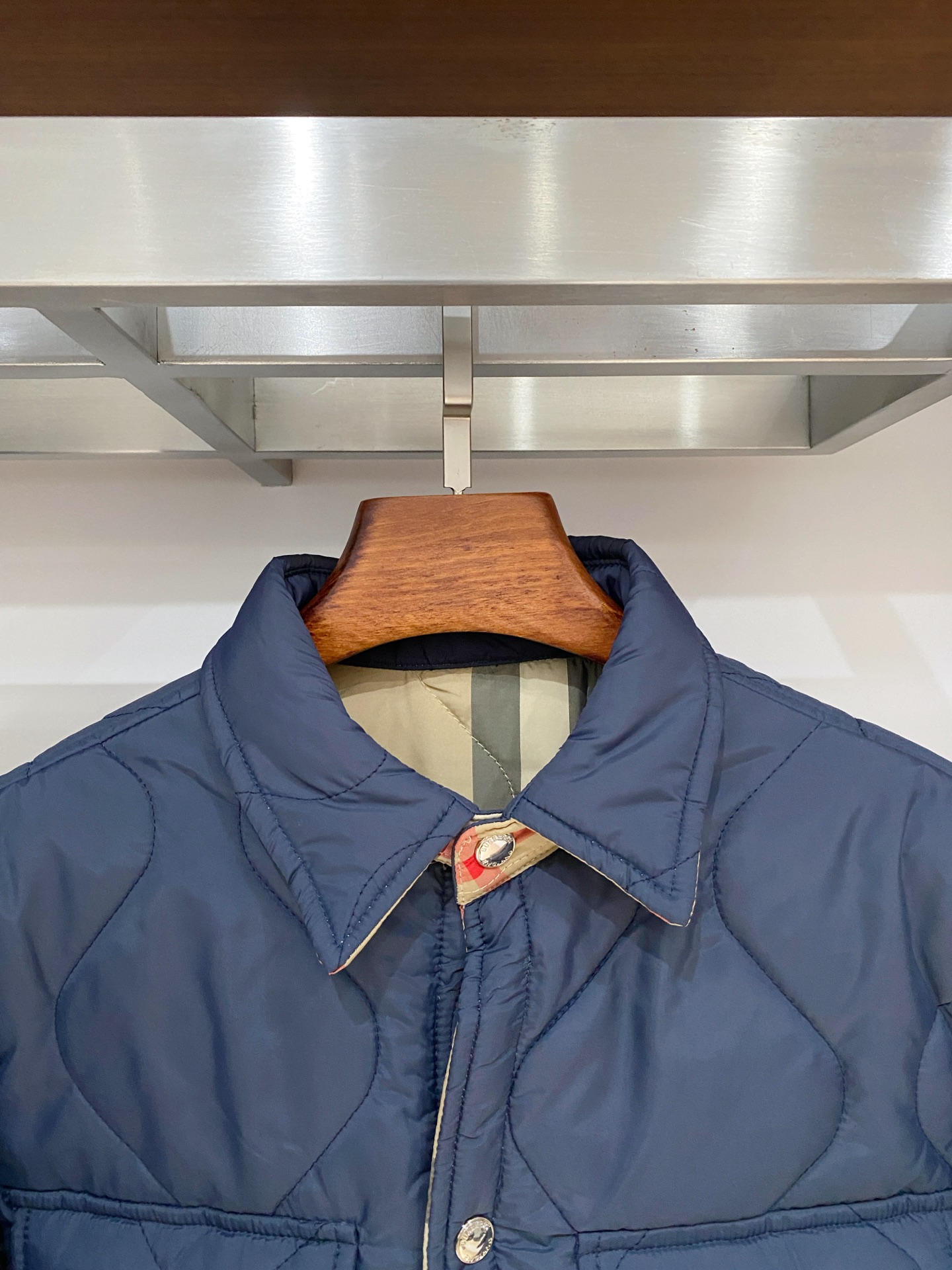 巴宝莉、2025新品夹克棉外套，时尚帅气，简约百搭款，原版五金辅料logo，定制原版面料，不仅挺括，保持