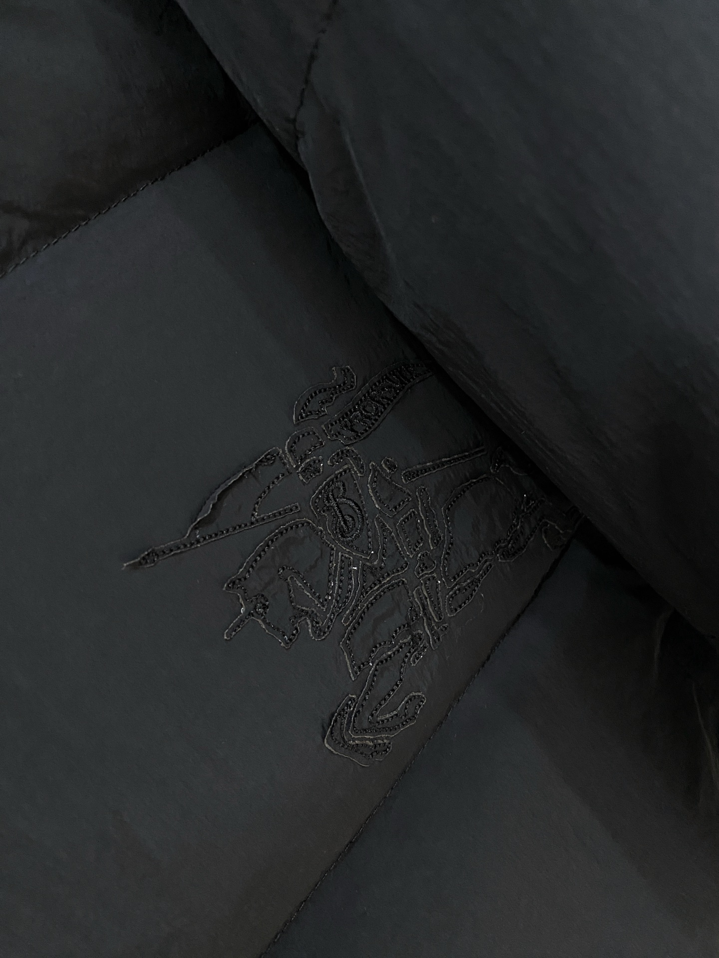 巴宝莉、2025最新款双面穿男士轻薄羽绒服、面料柔软舒适 ．上身版型超赞 ．拉链．辅料都是客供 、进口面