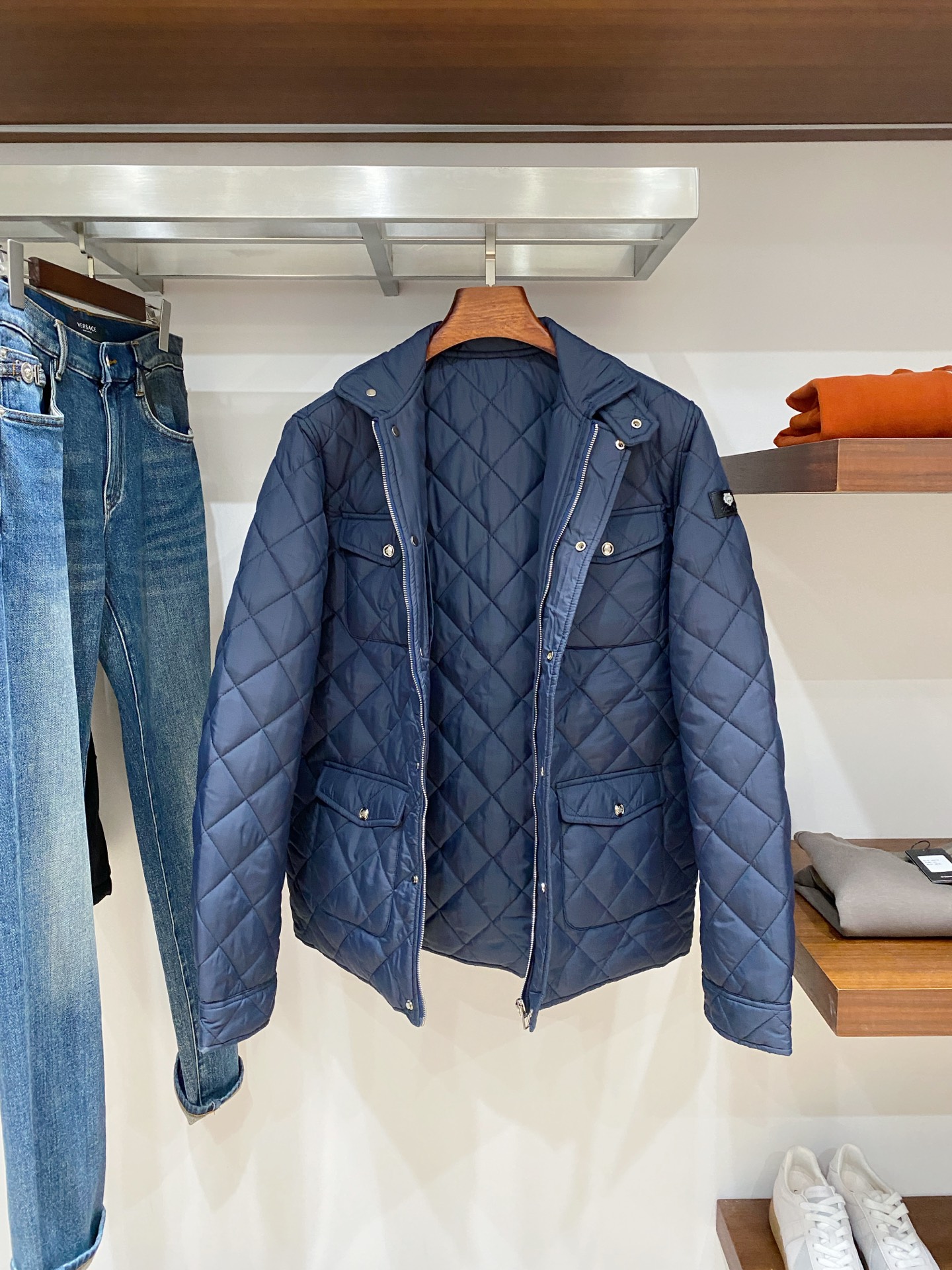 lP🆕、2025最新款男士轻薄棉服面料柔软舒适 ．上身版型超赞 ．拉链．辅料都是客供 、进口面料，轻便舒