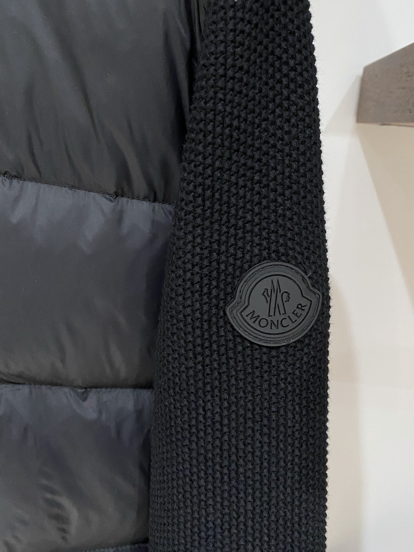 蒙口、2025最新款男士针织羽绒服、面料柔软舒适 ．上身版型超赞 ．拉链．辅料都是客供 、进口面料，轻便