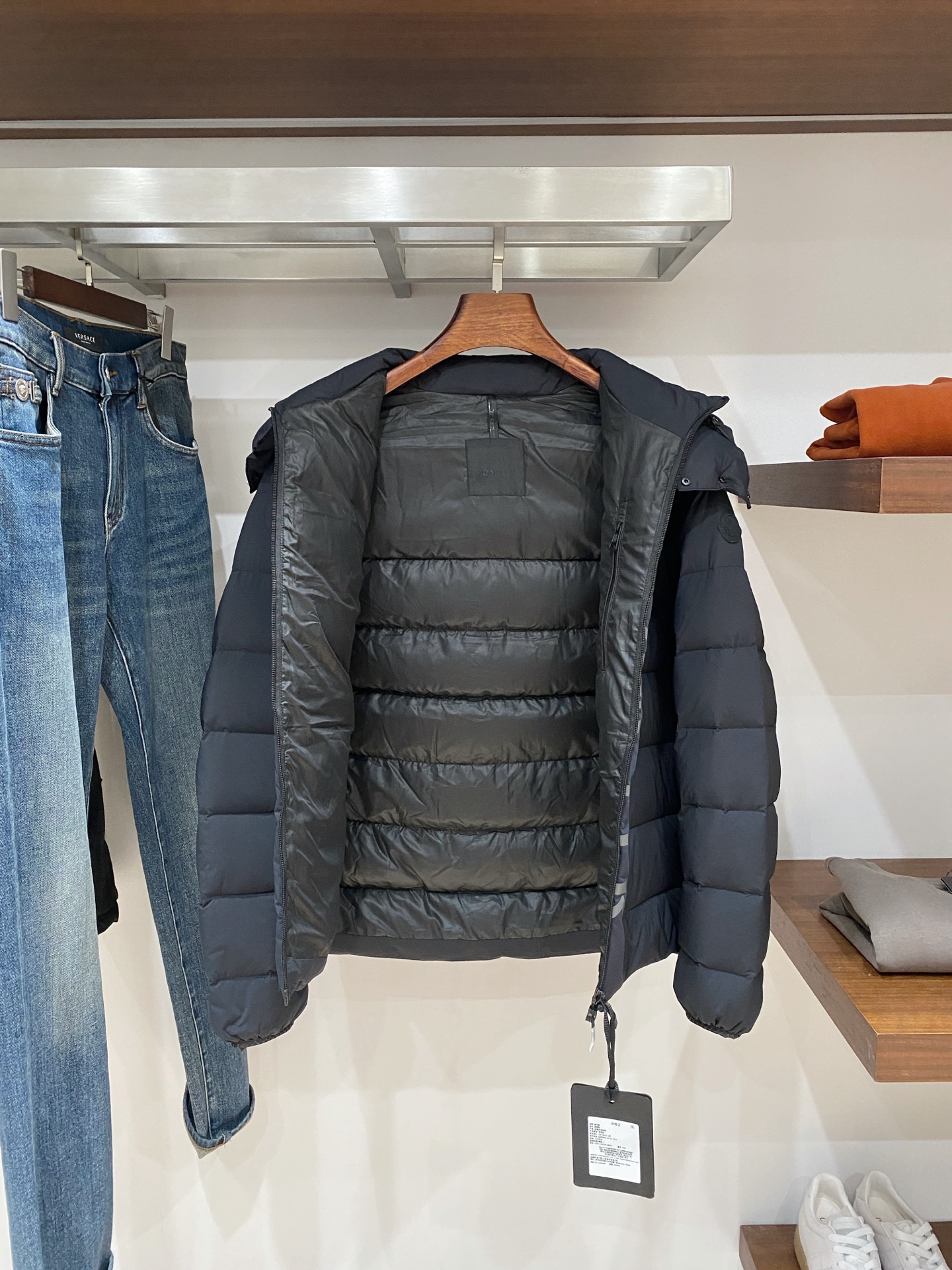 蒙口、2025最新款男士羽绒服、面料柔软舒适 ．上身版型超赞 ．拉链．辅料都是客供 、进口面料，轻便舒适