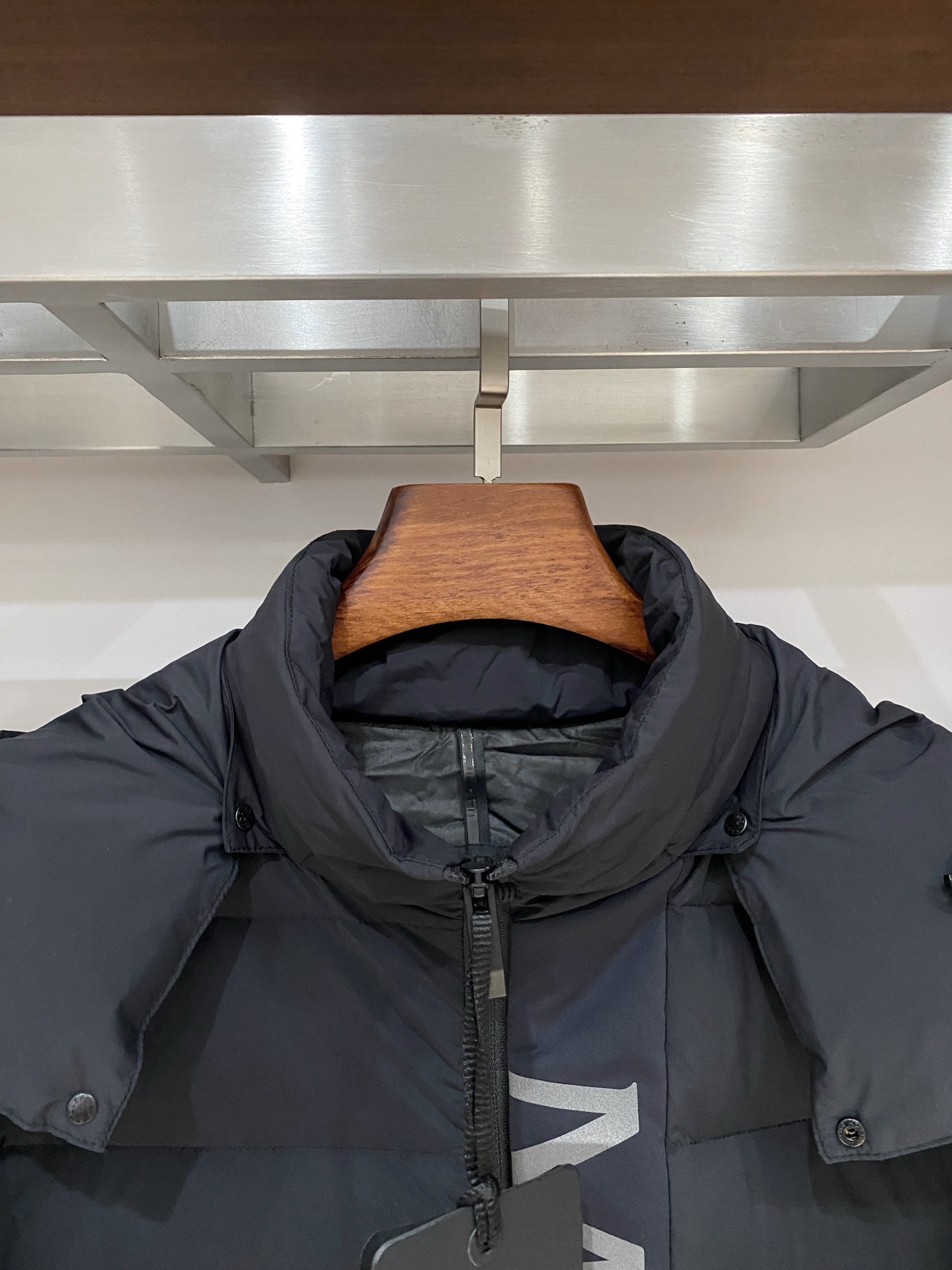 蒙口、2025最新款男士羽绒服、面料柔软舒适 ．上身版型超赞 ．拉链．辅料都是客供 、进口面料，轻便舒适