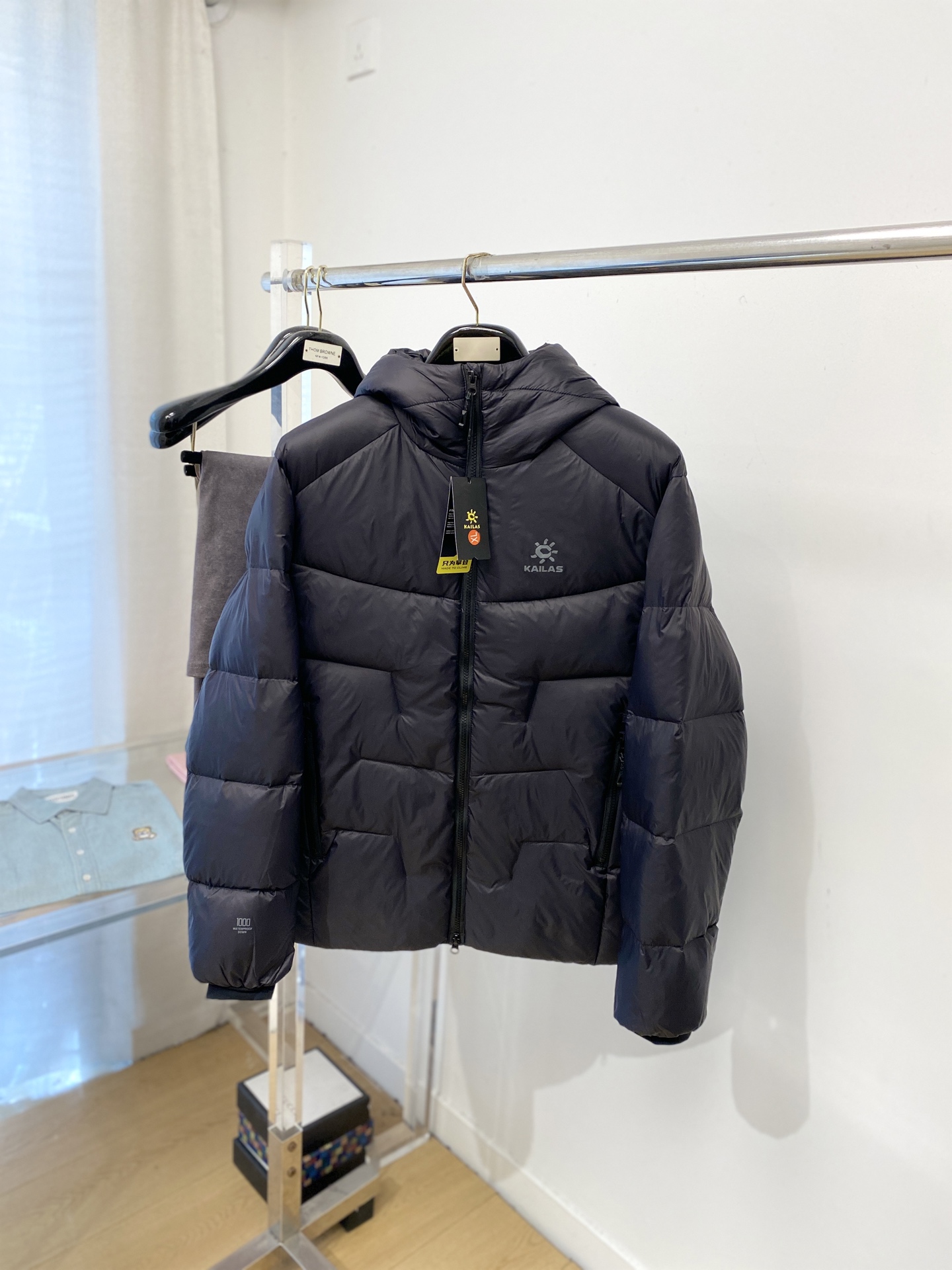 KAILAS 时尚潮牌、2025最新款男士轻薄羽绒服、面料柔软舒适 ．上身版型超赞 ．拉链．辅料都是客供