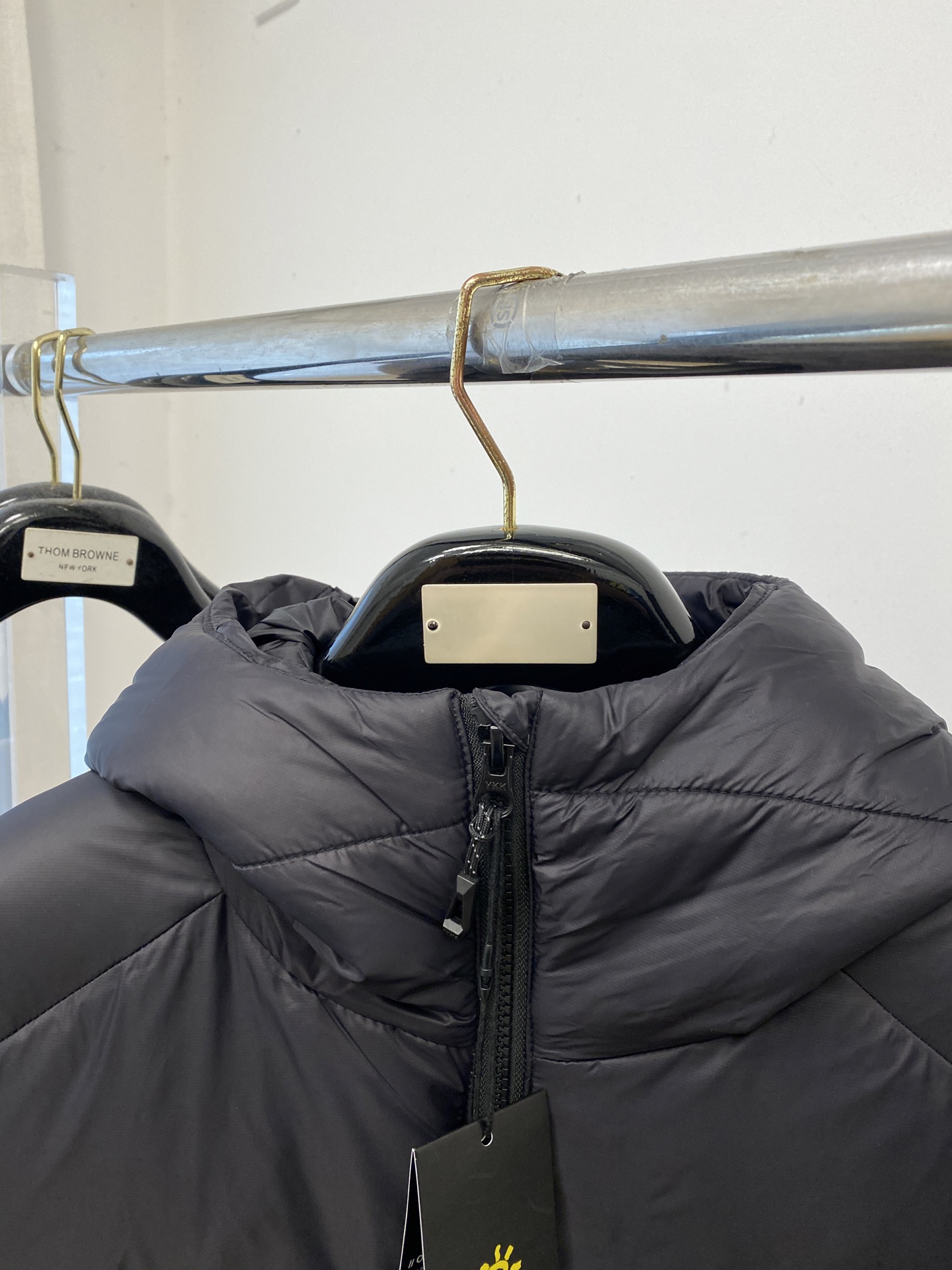 KAILAS 时尚潮牌、2025最新款男士轻薄羽绒服、面料柔软舒适 ．上身版型超赞 ．拉链．辅料都是客供