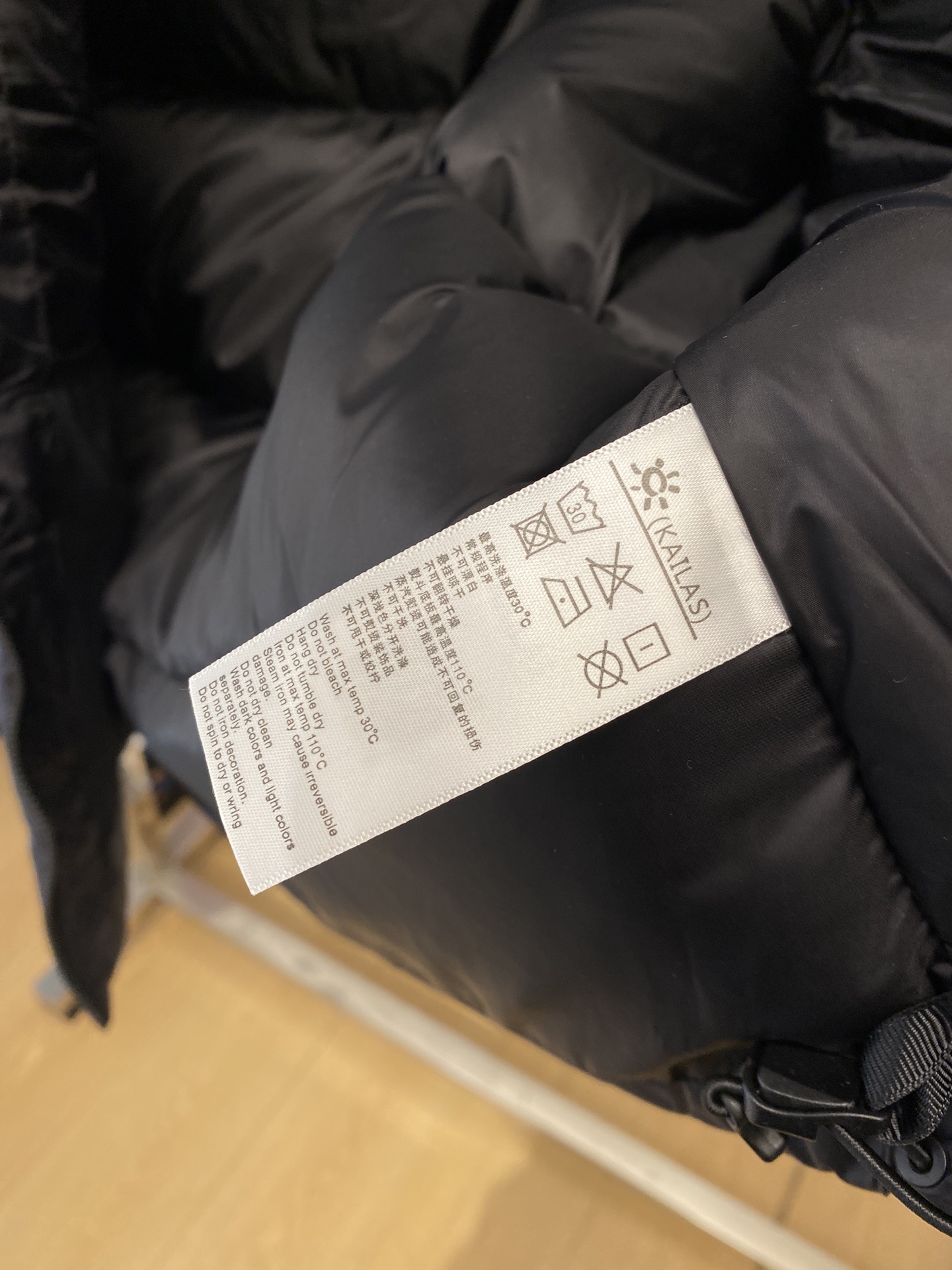 KAILAS 时尚潮牌、2025最新中长款男士轻薄羽绒夹克、面料柔软舒适 ．上身版型超赞 ．拉链．辅料都