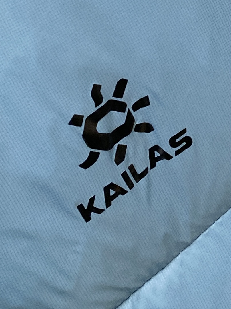 KAILAS 时尚潮牌、2025最新款男士轻薄羽绒服、面料柔软舒适 ．上身版型超赞 ．拉链．辅料都是客供