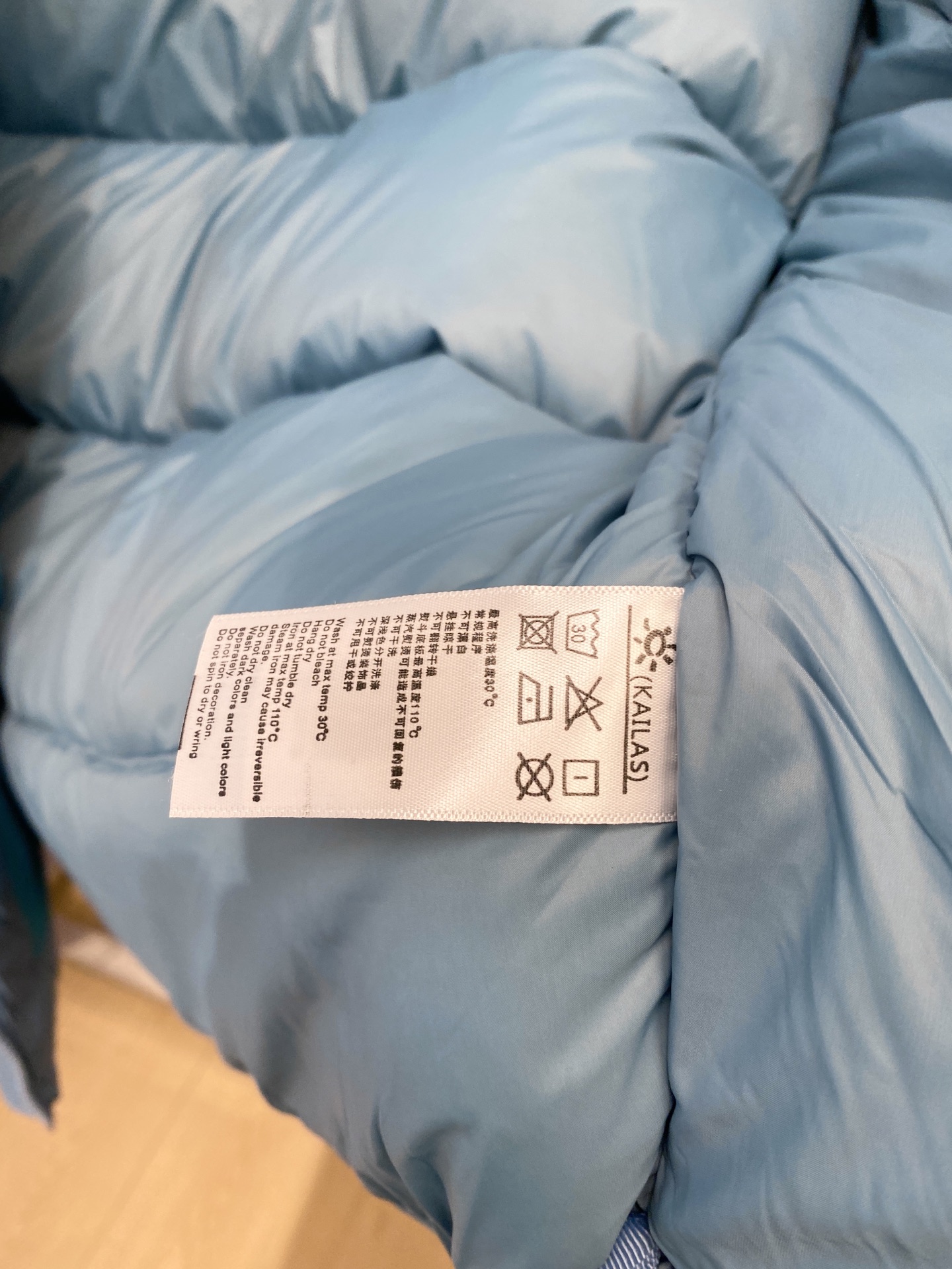 KAILAS 时尚潮牌、2025最新款男士轻薄羽绒服、面料柔软舒适 ．上身版型超赞 ．拉链．辅料都是客供