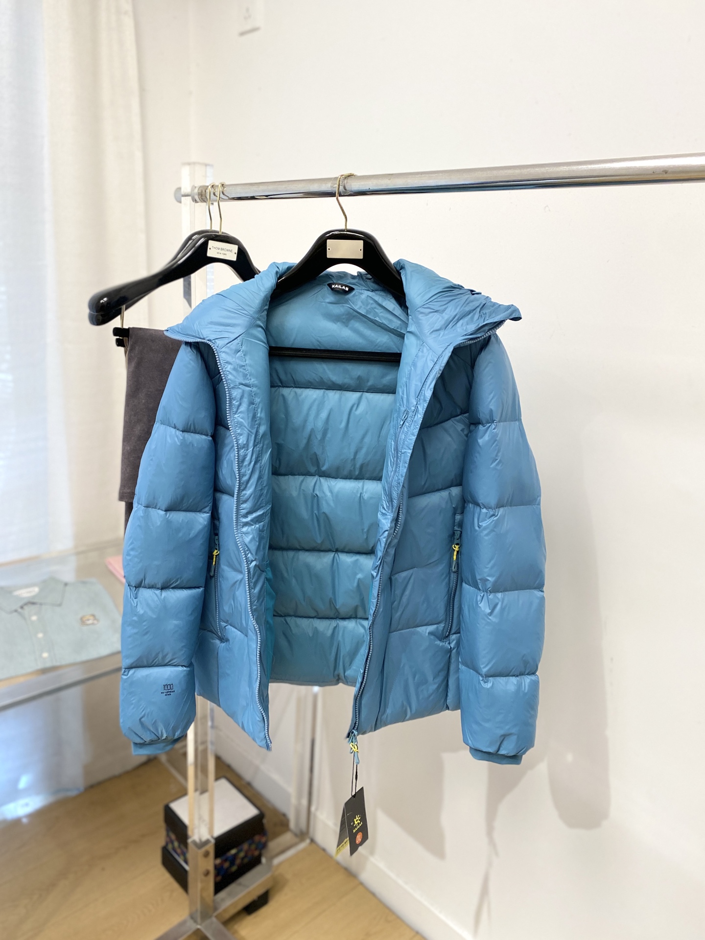 KAILAS 时尚潮牌、2025最新款男士轻薄羽绒服、面料柔软舒适 ．上身版型超赞 ．拉链．辅料都是客供